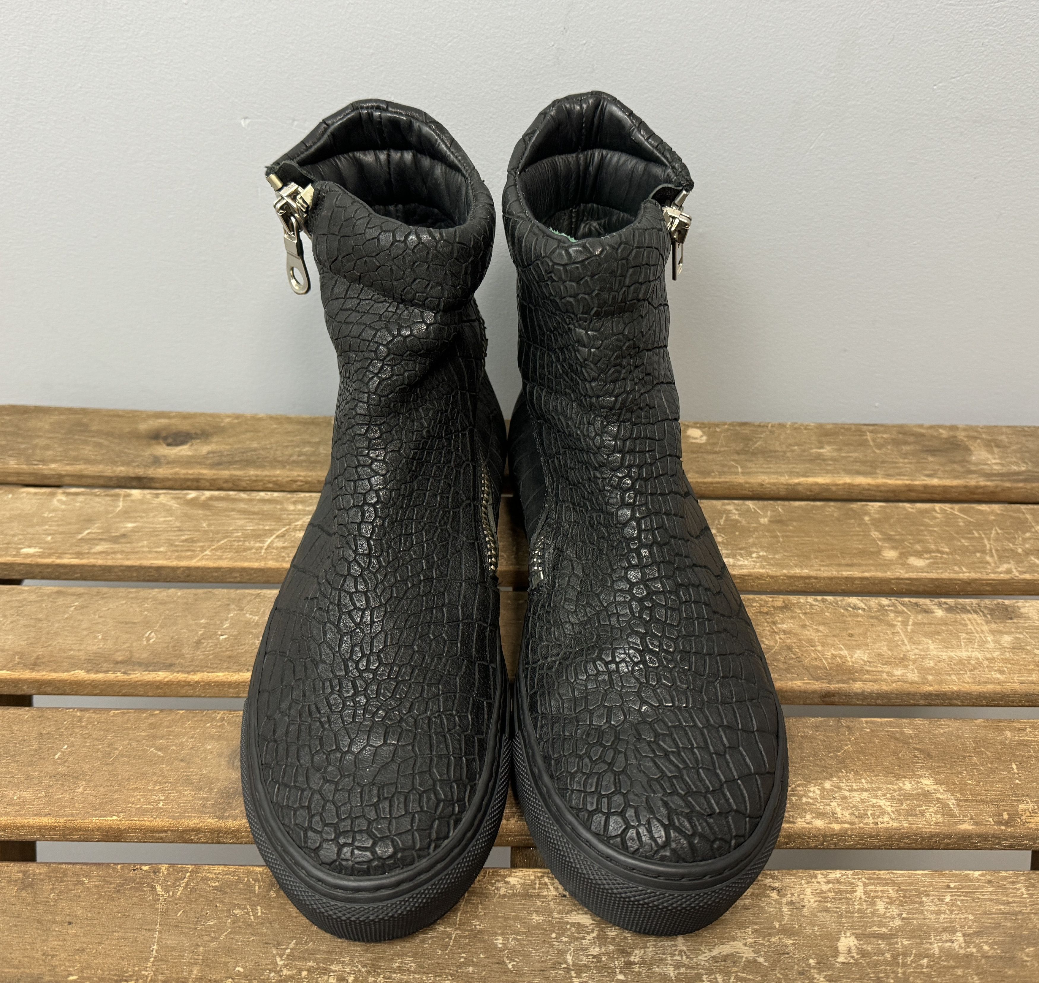 The Last Conspiracy The Last Conspiracy Spiral Zip Leather Boots Size 37 US 7 Size US 7 / IT 37 - 7 Thumbnail