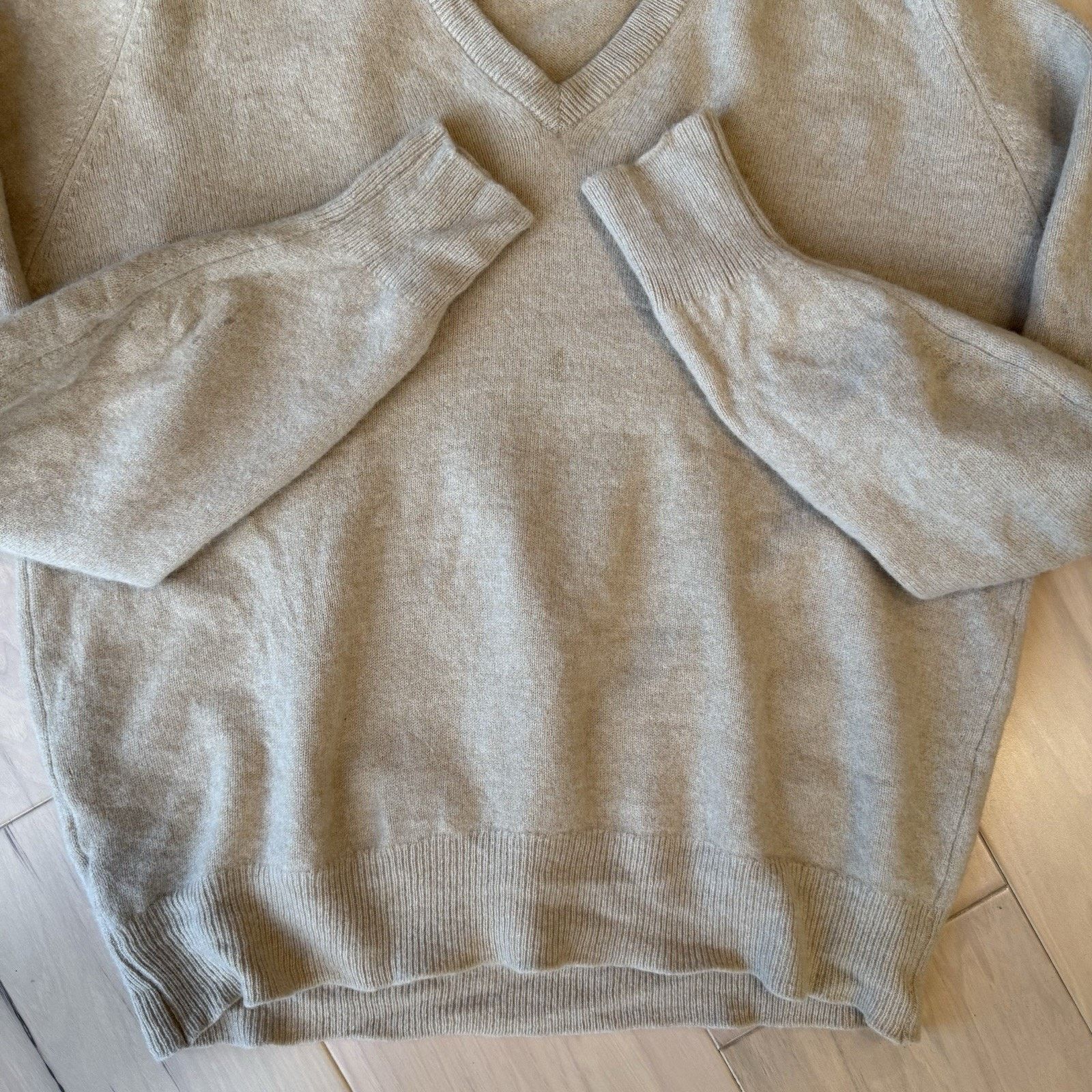 Brooks Brothers Vintage Brooks Brothers Lambswool Sweater Small Beige V Neck Size US S / EU 44-46 / 1 - 5 Thumbnail