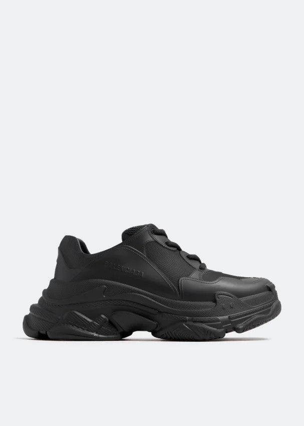 o1s1wg110724 Triple S Sneakers in Black