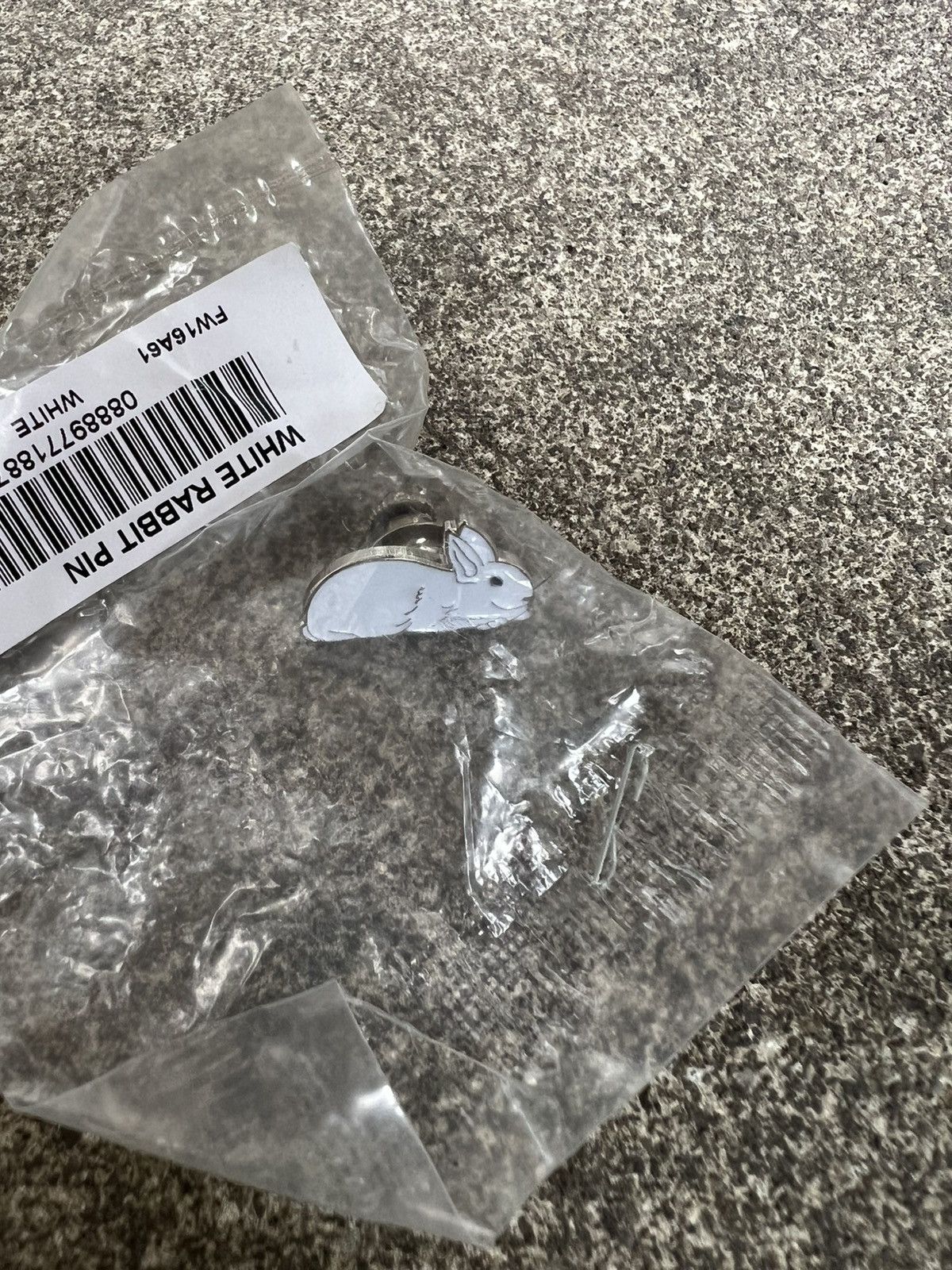 Supreme Supreme 2016 White Rabbit The Matrix Pin New Never Opened Size ONE SIZE - 1 Thumbnail
