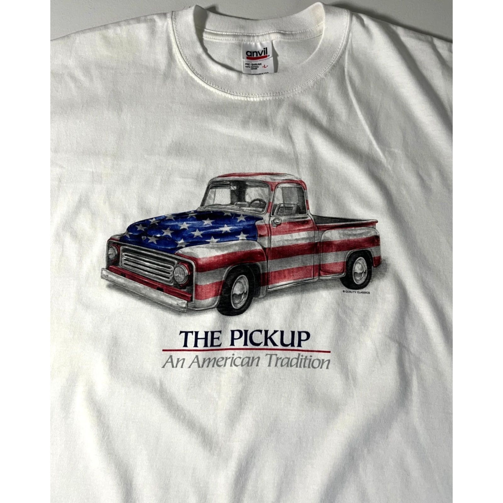 Anvil VINTAGE The Pickup/An American Tradition T-Shirt Anvil Unisex Adults Size L White Cotton 100% Graphic Print Cars Flag USA 90s Mens/Womens Size US L / EU 52-54 / 3 - 5 Thumbnail