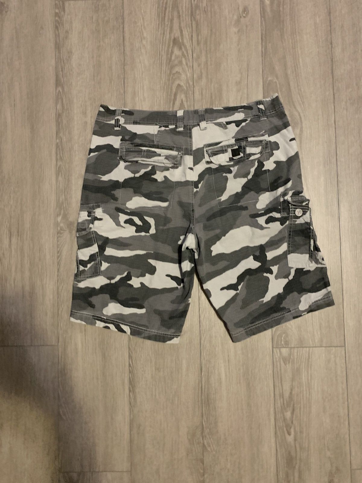 Ecko Unltd. Ecko Unitd Vintage Camo Cargo Shorts Size US 34 / EU 50 - 3 Thumbnail