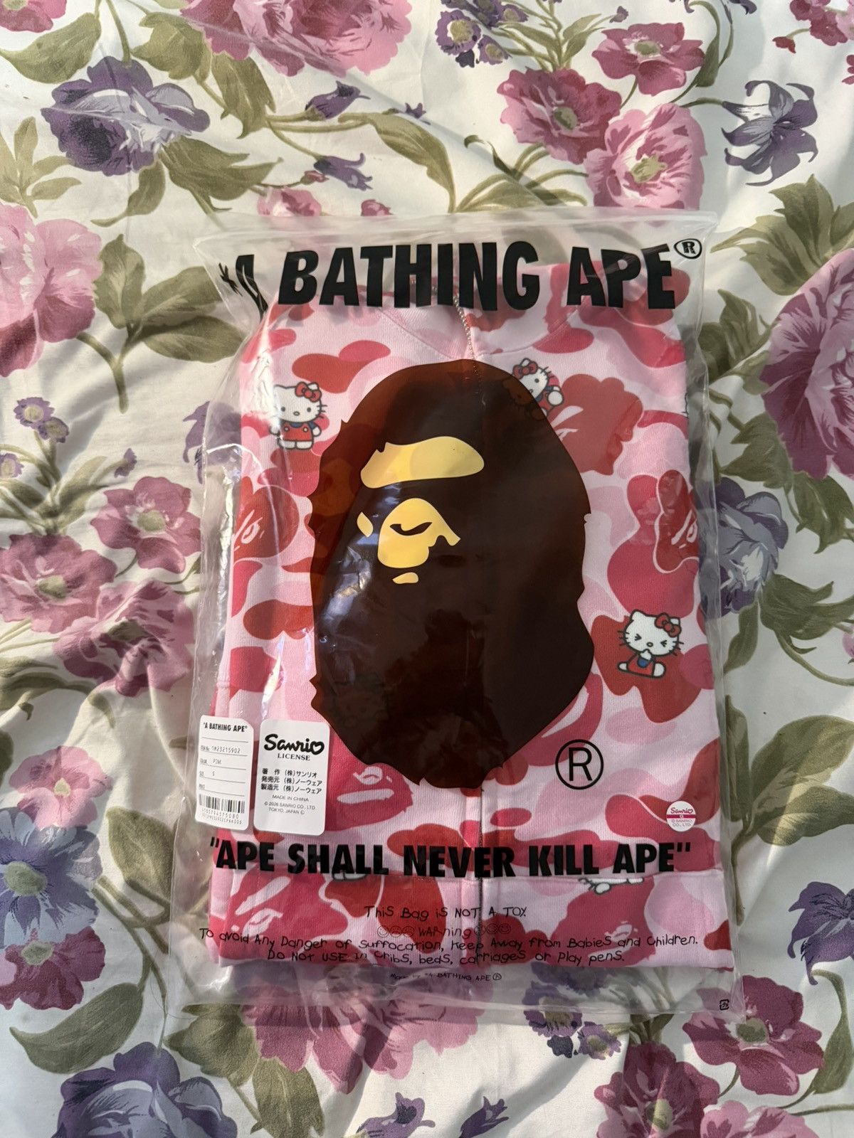 Bape Bape x Sanrio Characters Hello kitty Full zip-up Small Size S / US 4 / IT 40 - 2 Thumbnail