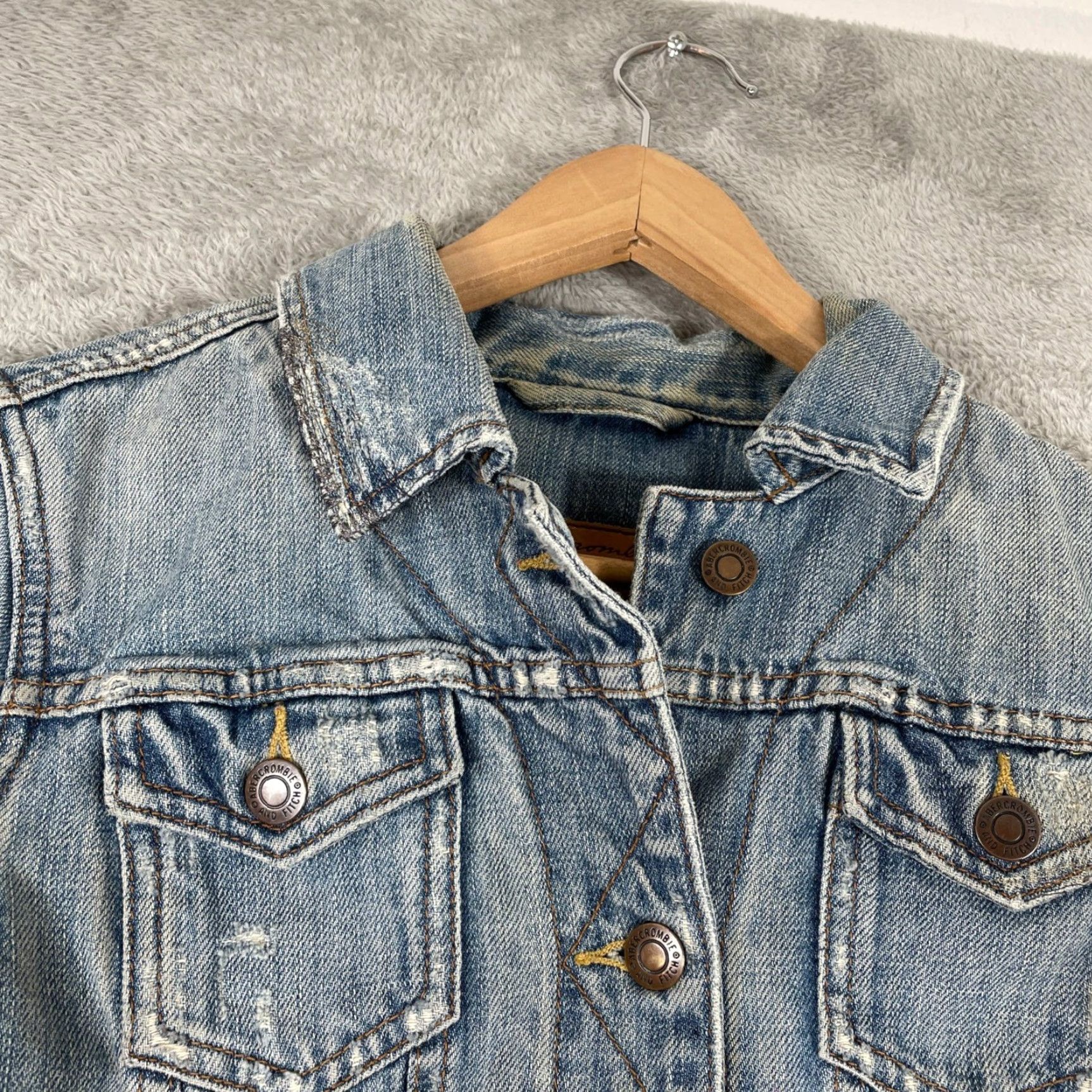 Abercrombie & Fitch Abercrombie & Fitch Denim Jacket Womens Medium Blue Distressed Grunge Y2K Jacket Boys Girls Mens Apparel Size M / US 6-8 / IT 42-44 - 7 Thumbnail