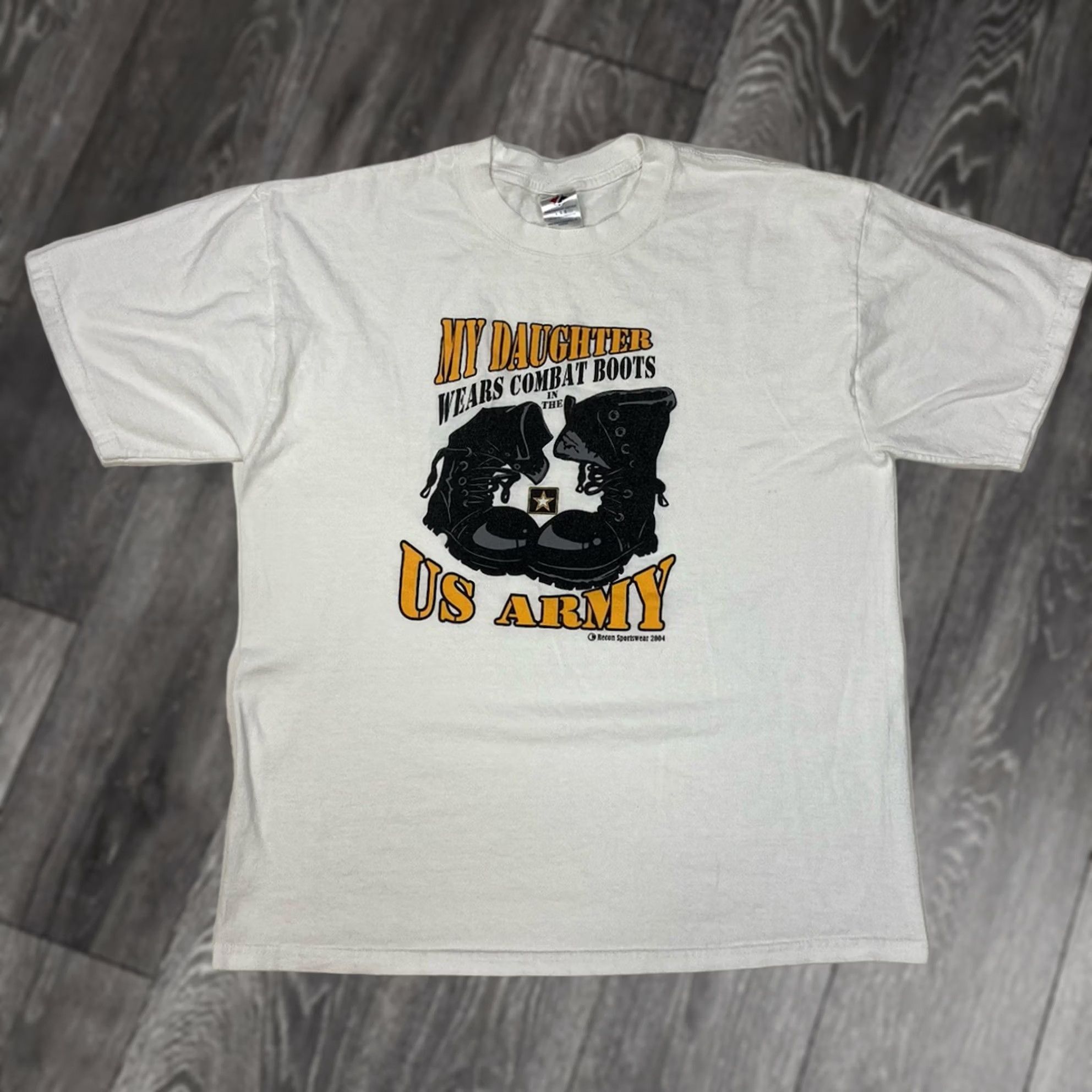 Jerzees VINTAGE My Daughter Wears Combat Boots US Army 2004 Graphic T-shirt Men Large Size US L / EU 52-54 / 3 - 1 Thumbnail