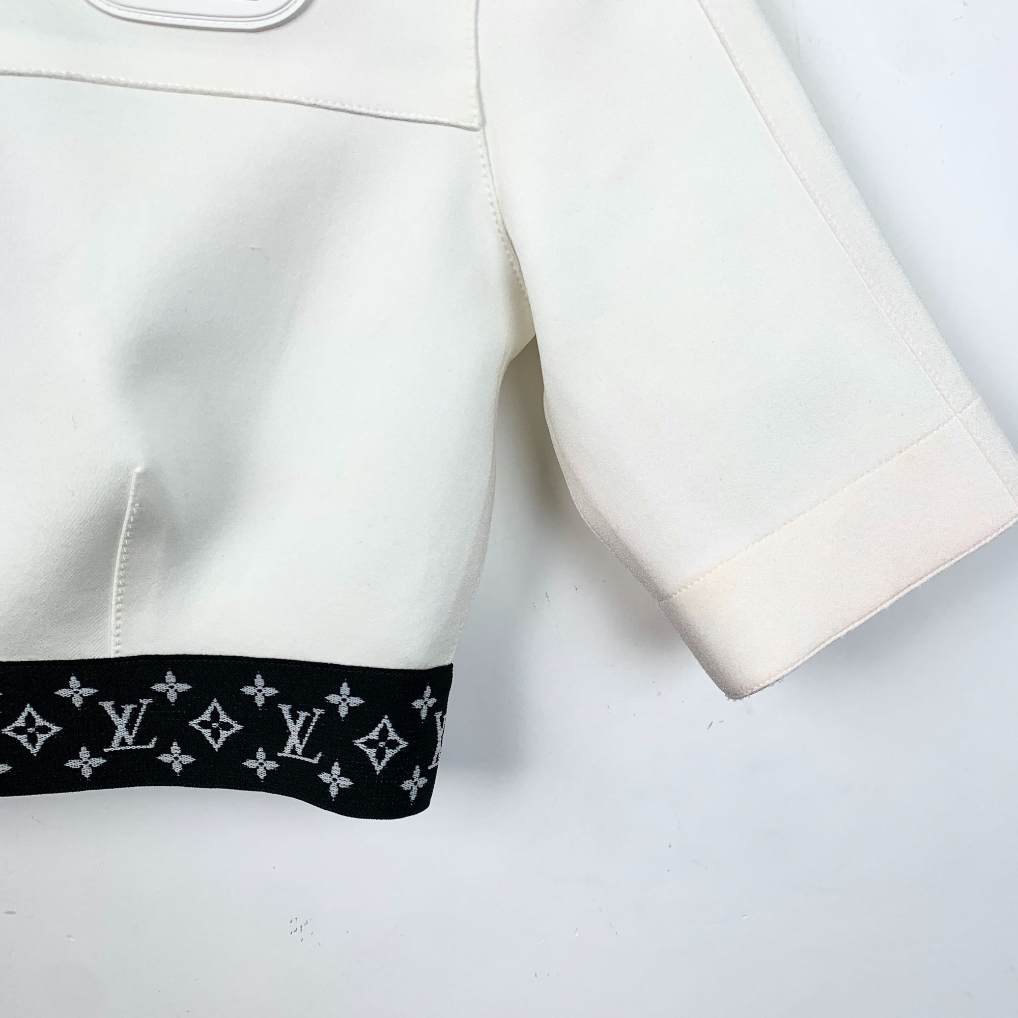 Louis Vuitton Louis Vuitton White High-Neck Short-Sleeve Cropped T-Shirt W Size XS / US 0-2 / IT 36-38 - 6 Thumbnail