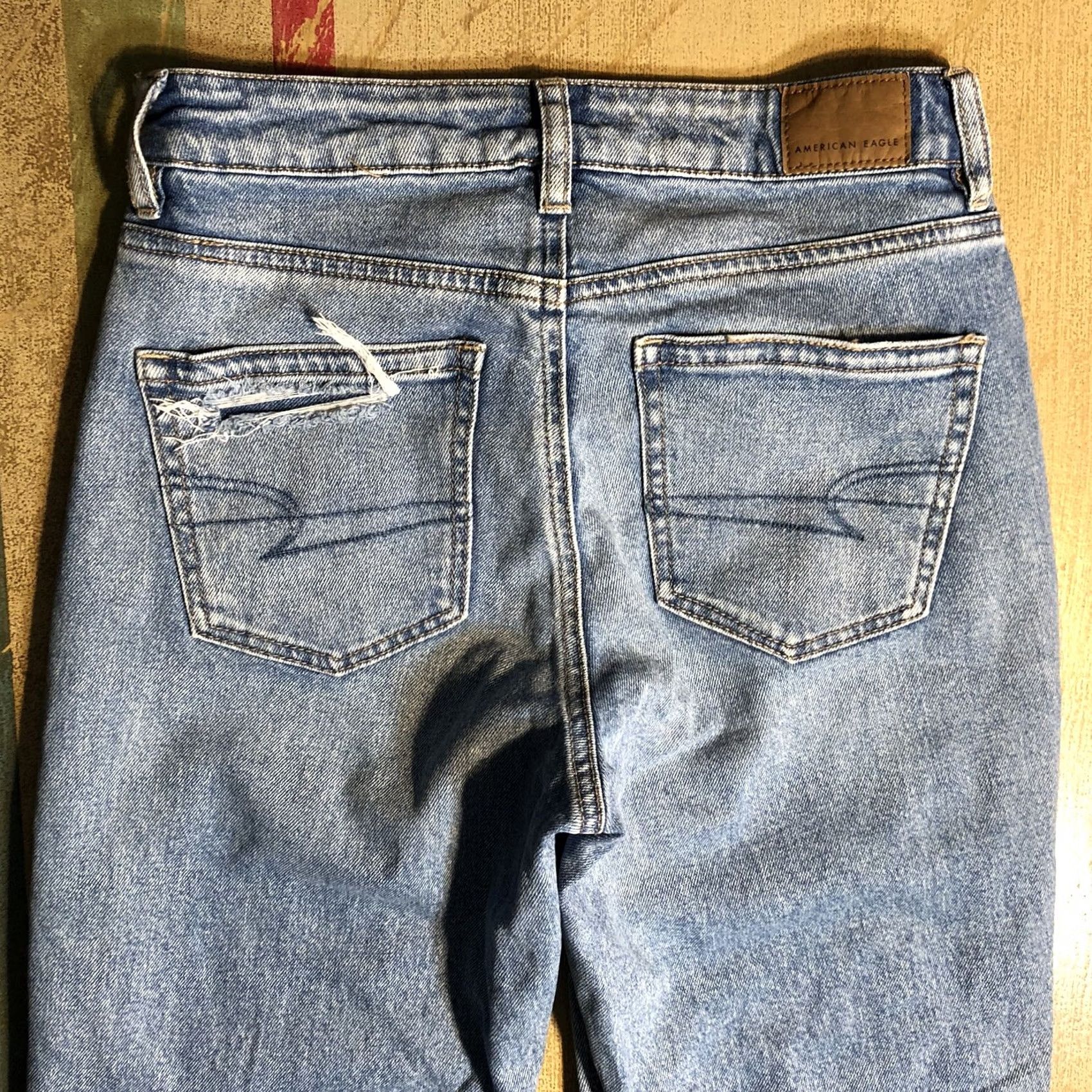 American Eagle Outfitters American Eagle Outfitters Jeans Womens Mom 4 Regular Blue Distressed Light Wash 29in Inseam 5-Pocket Denim Cotton Blend Relaxed 90s Modern Womens Size 27" / US 4 / IT 40 - 4 Thumbnail