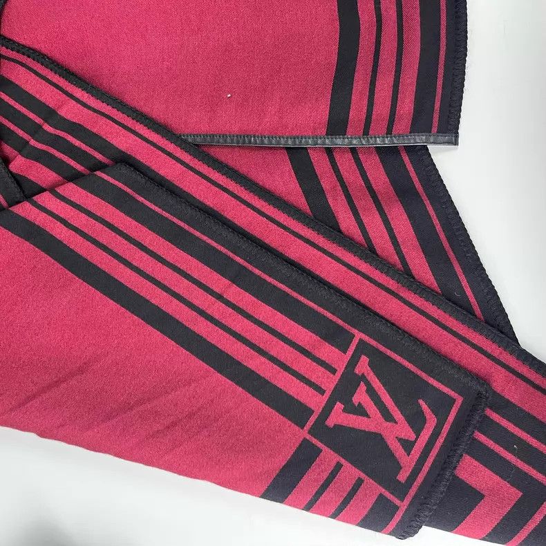 Louis Vuitton Louis Vuitton size os Red Hem Striped Cape Jacket Size US M / EU 48-50 / 2 - 5 Thumbnail