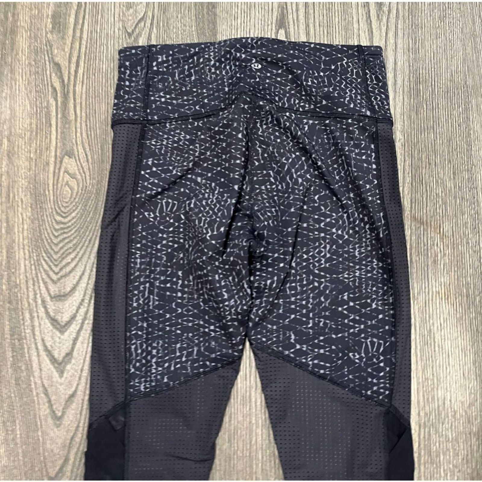 Lululemon Lululemon Var-City Crop Legging Snake Battleship Black Siz 6 Size 28" / US 6 / IT 42 - 3 Thumbnail