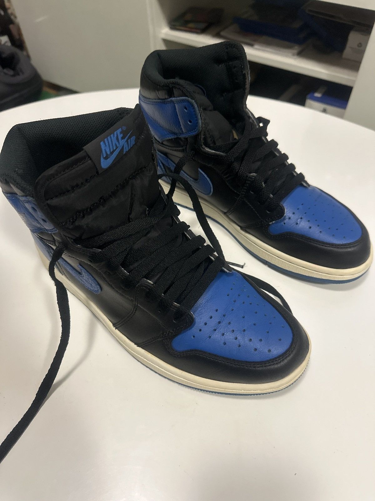 Nike Men Nike Air Jordan 1 Retro High Royal 2017 9.5 555088 007 Size US 9.5 / EU 42-43 - 2 Thumbnail
