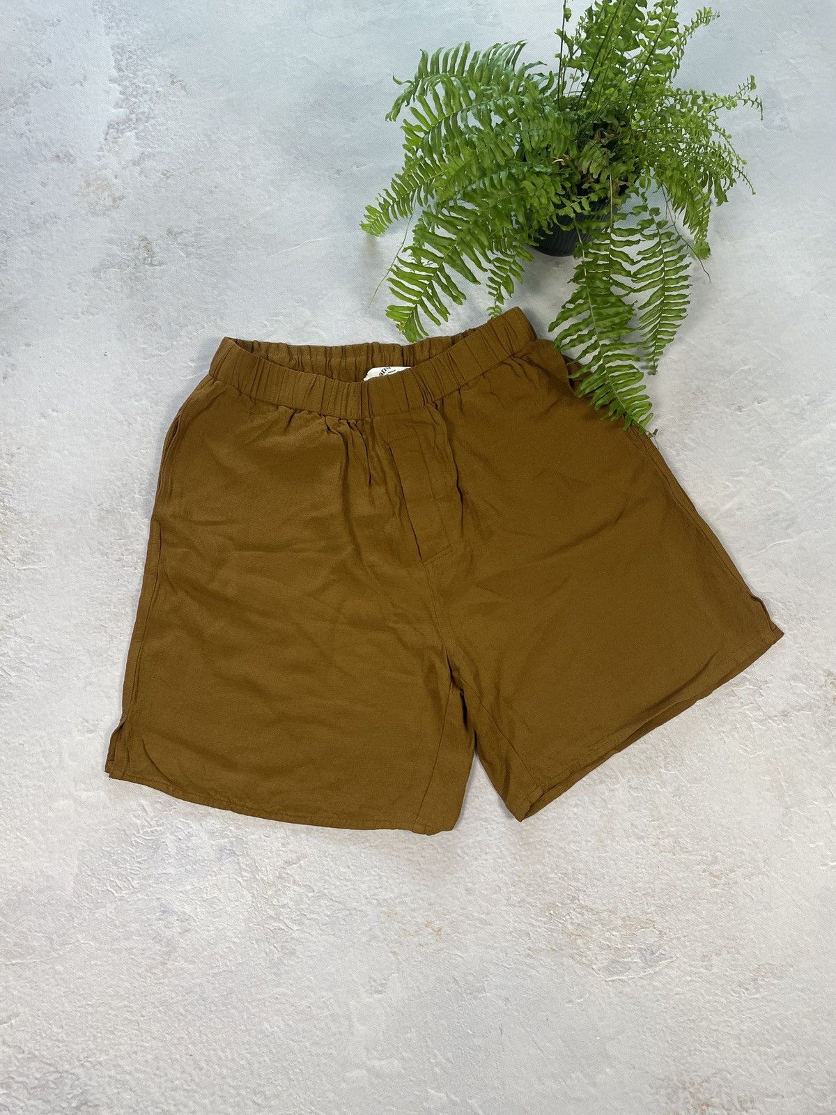 AMI Ami Brown Shorts Viscose Aesthetic Size US 34 / EU 50 - 1 Thumbnail