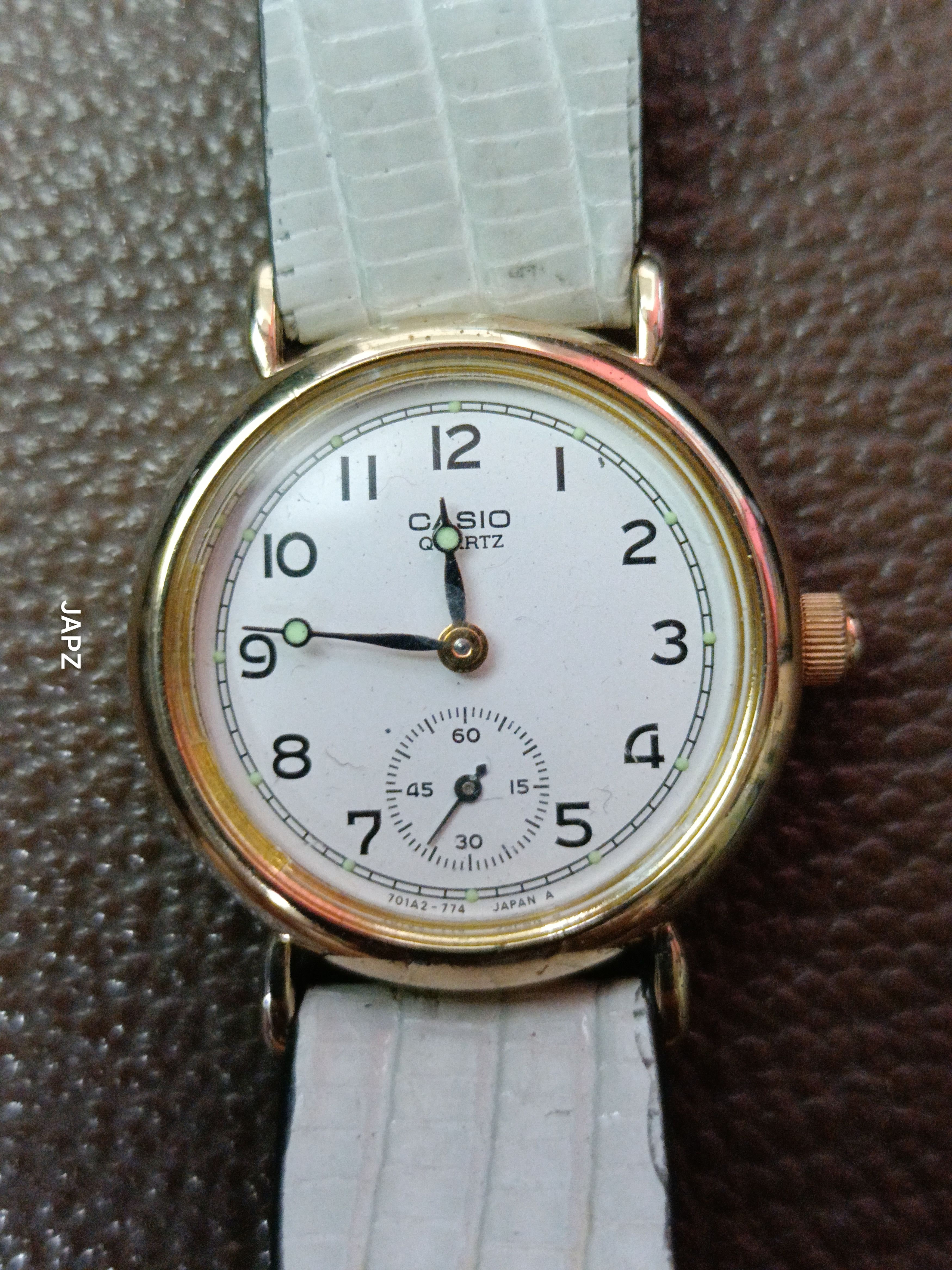 Vintage Casio ladies LV 532 sub second swiss movt