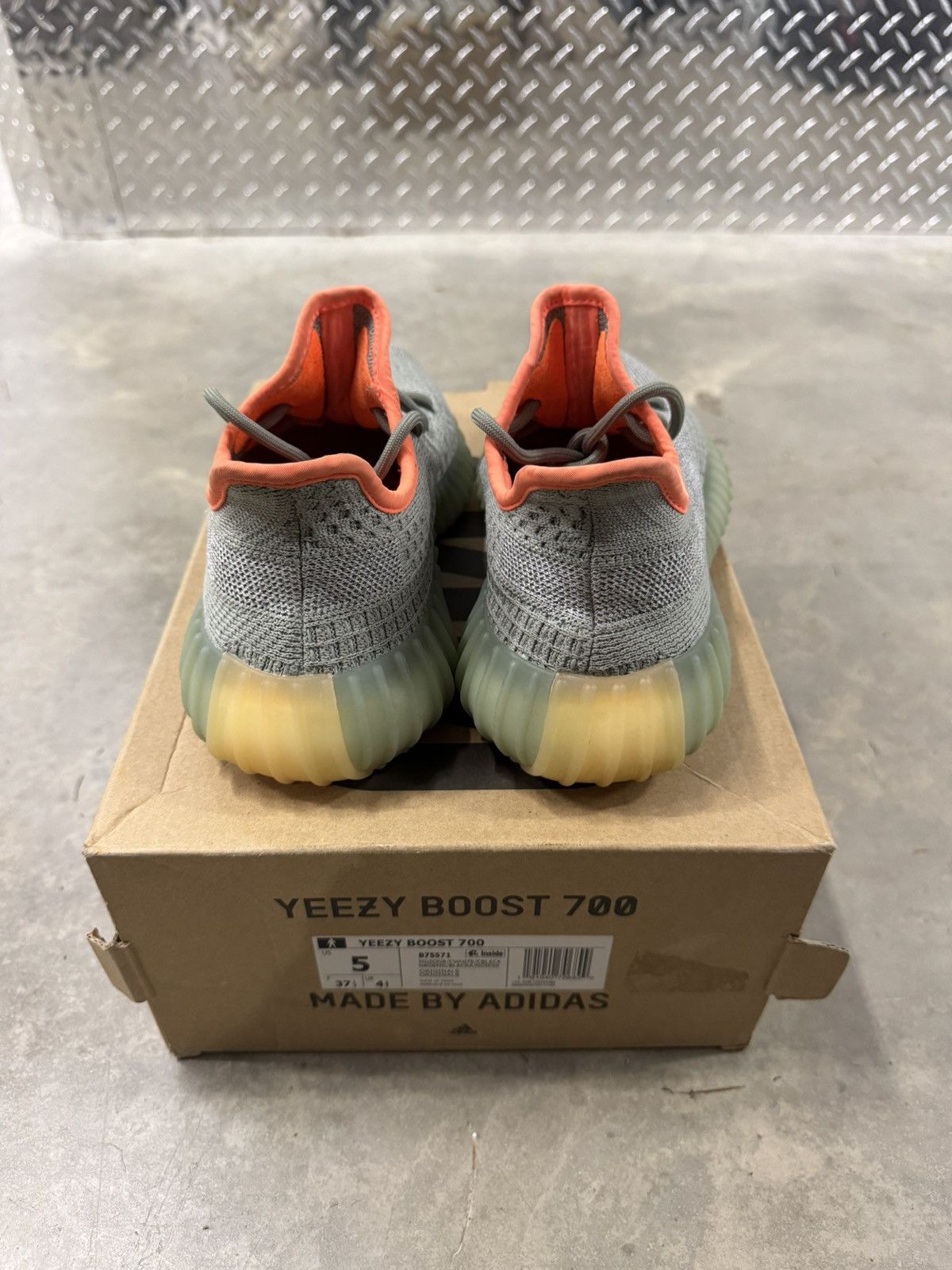 Adidas × Kanye West Adidas Yeezy 350 V2 Desert Sage Size 5.5 Size US 5.5 / EU 38 - 5 Thumbnail