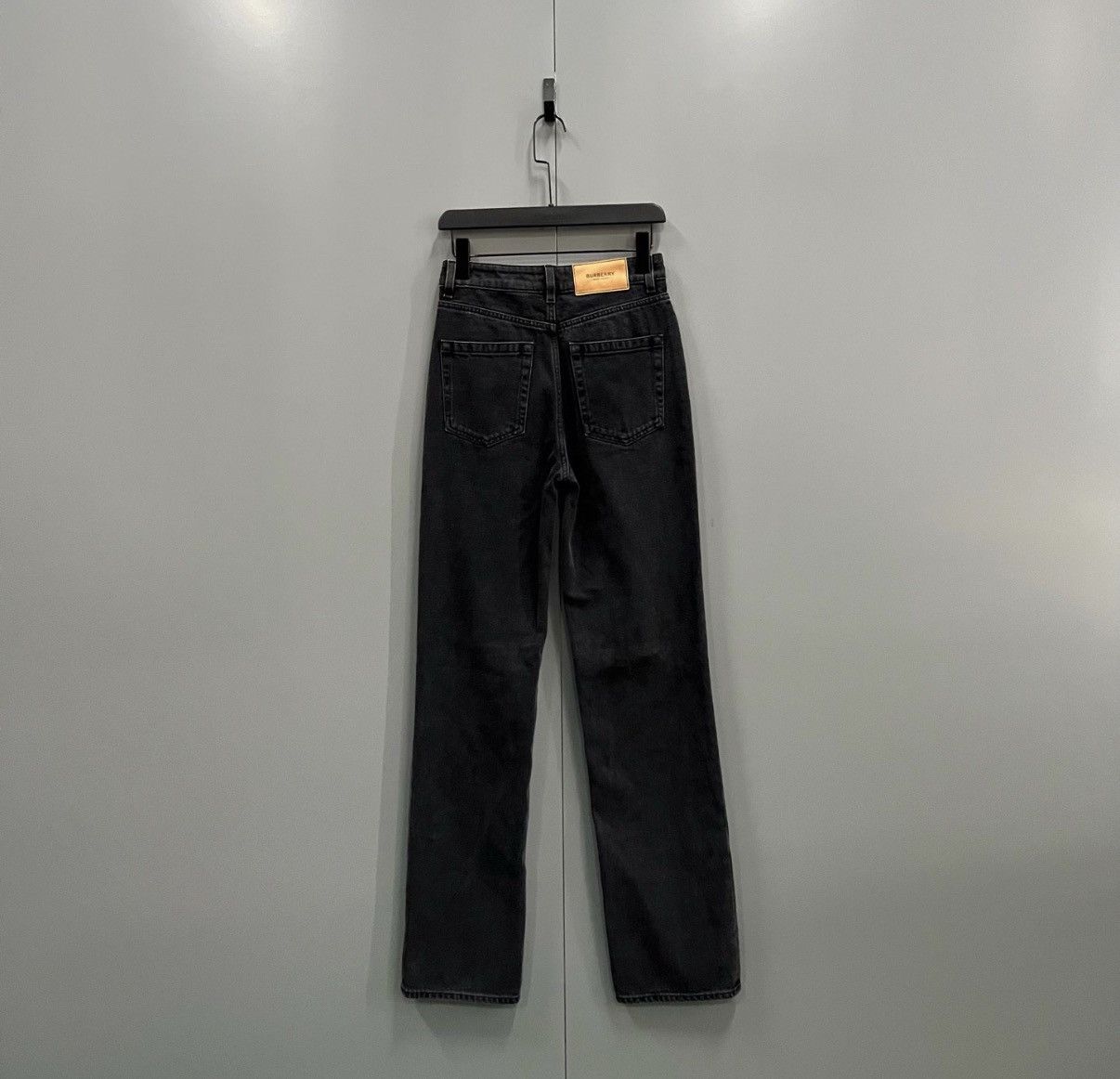 Burberry Burberry Black Straight-leg Jeans J41 Size 25" / US 0 / IT 36 - 2 Thumbnail