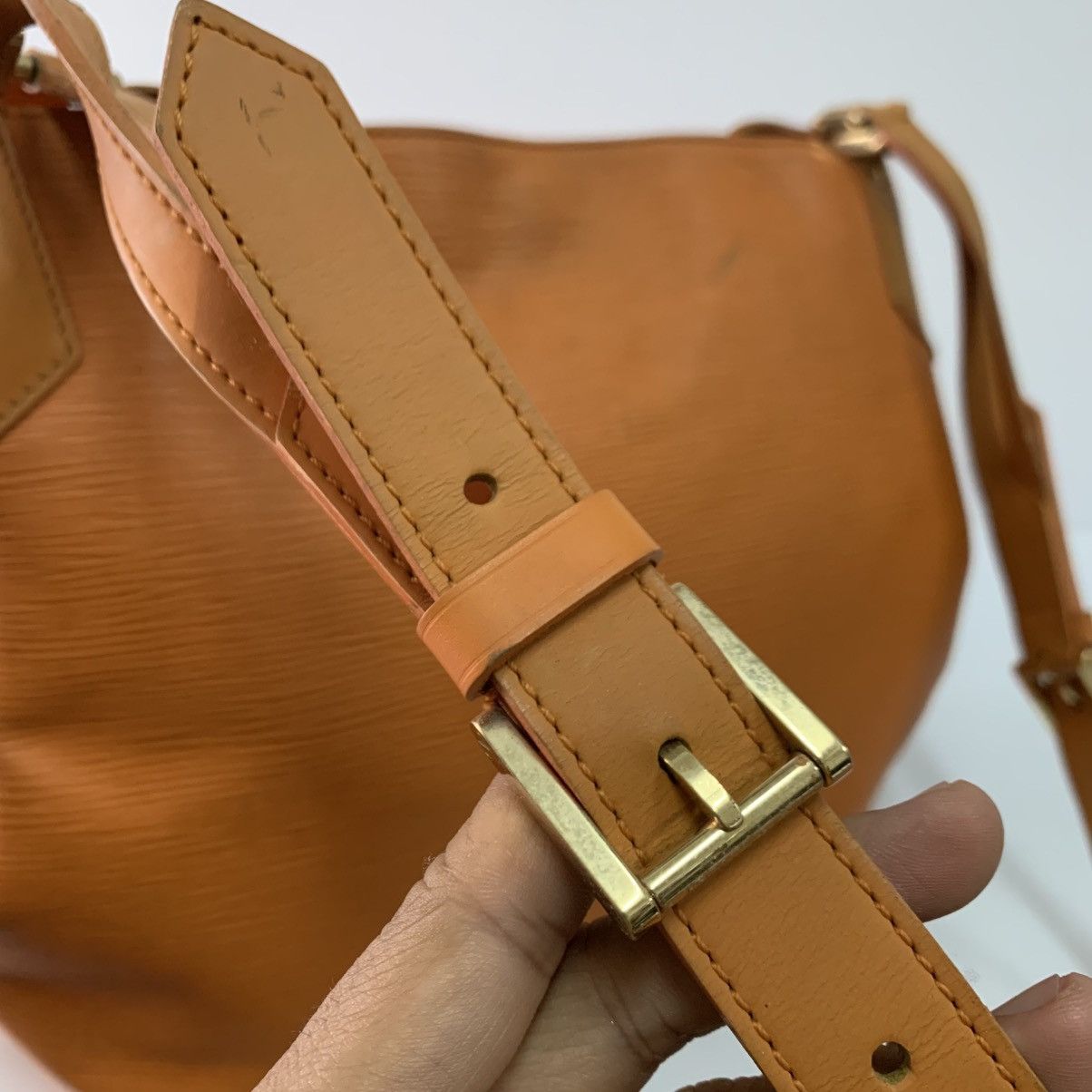 Louis Vuitton Louis Vuitton Epi Leather Bucket Bag Size ONE SIZE - 11 Thumbnail