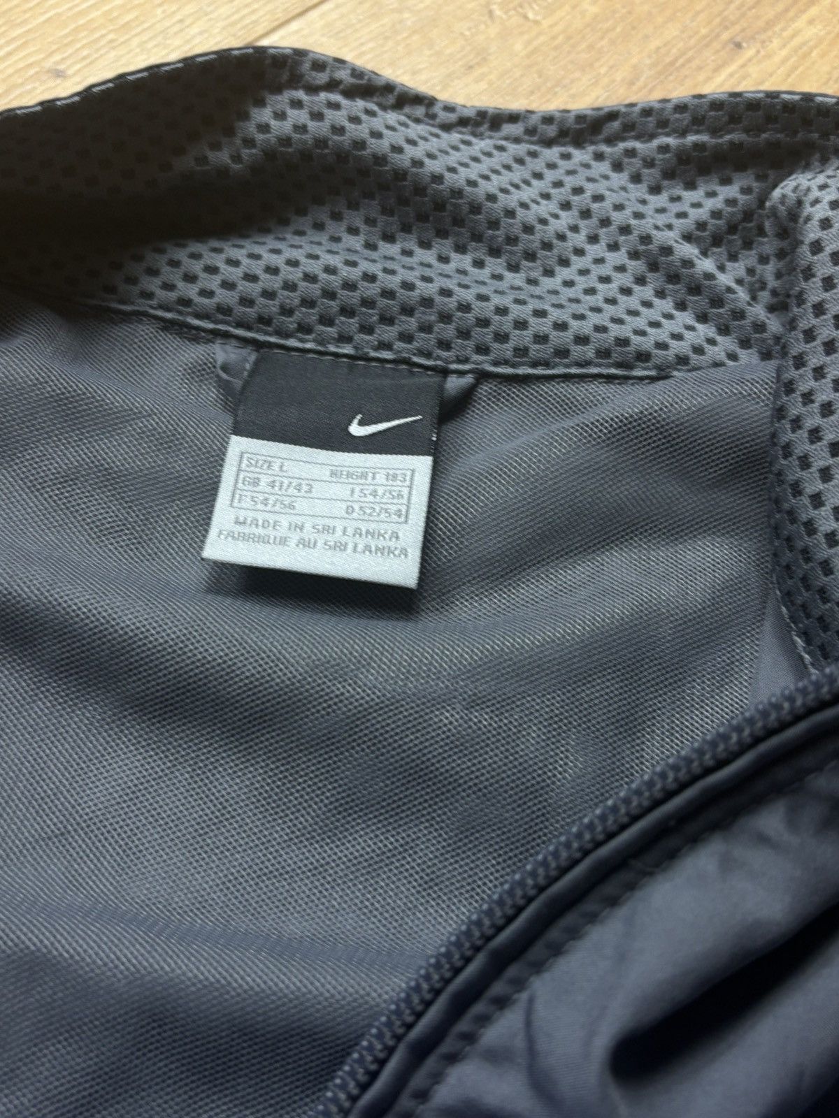 Nike 90s Vintage Nike Swoosh Logo Light Jacket Y2K Rare Size US L / EU 52-54 / 3 - 7 Thumbnail