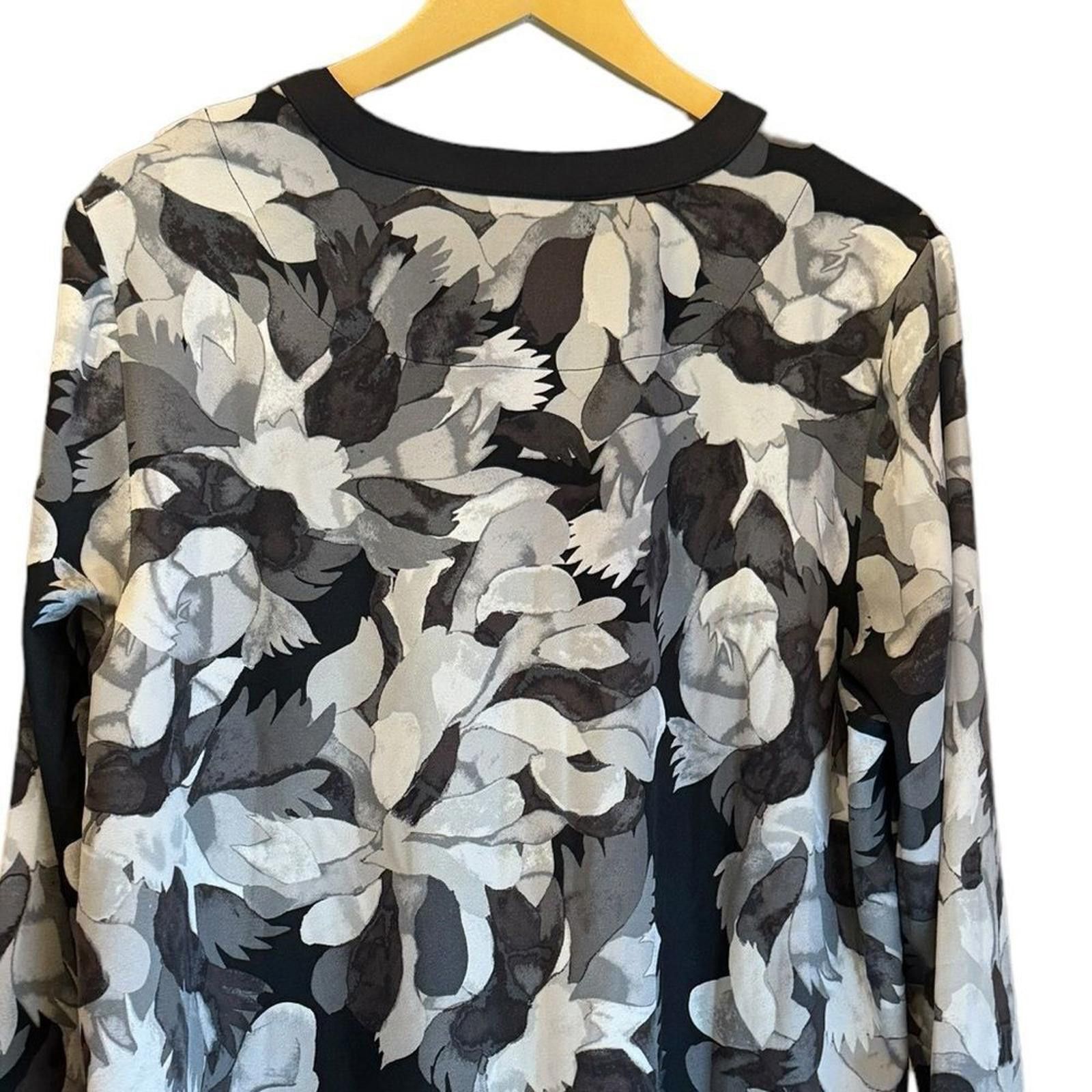 Isaac Mizrahi NWOT. Isaac Mizrahi Live Crêpe Blouse Pitch Black. Size 16. Size XXL / US 16-18 / IT 52-54 - 10 Thumbnail