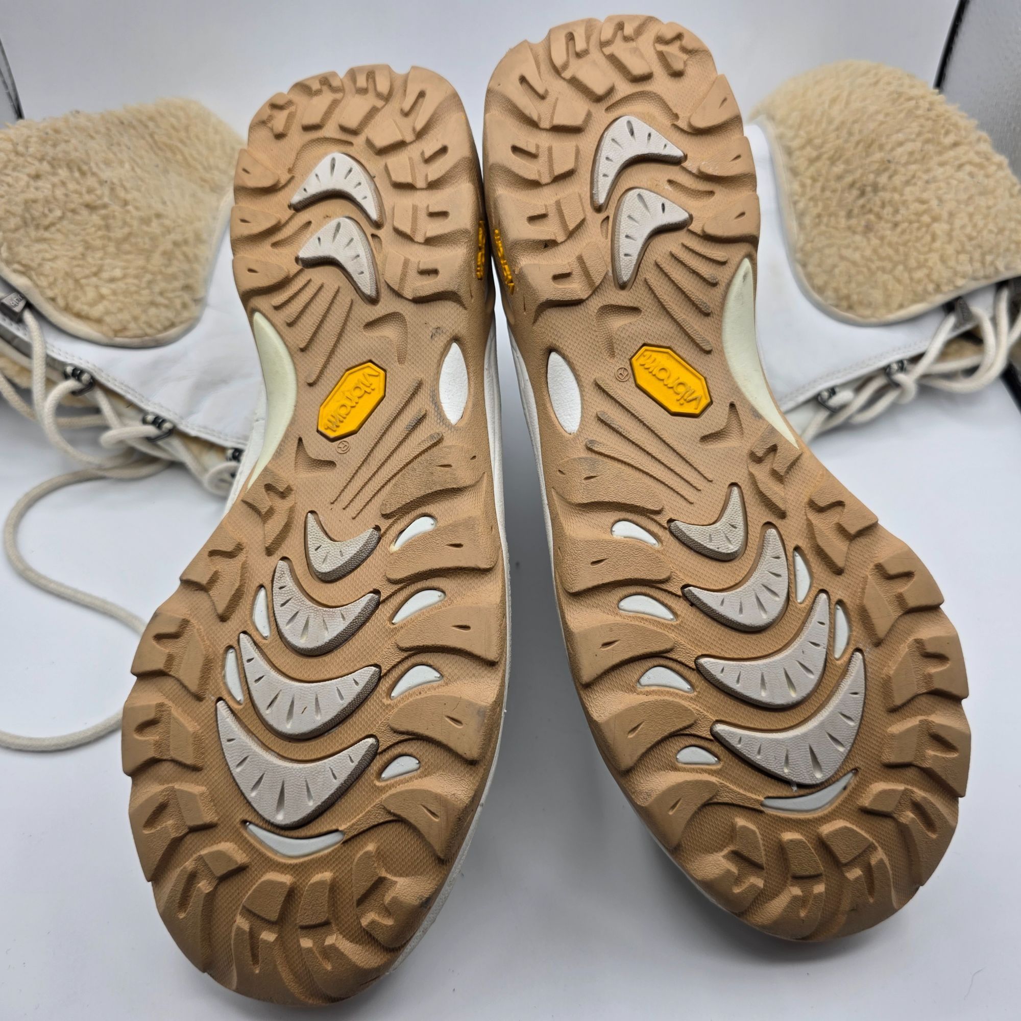 Other Ahnu Monte Vista Womens Size 11 White Snow Boots Vibram Wate Size US 11 / IT 41 - 11 Thumbnail