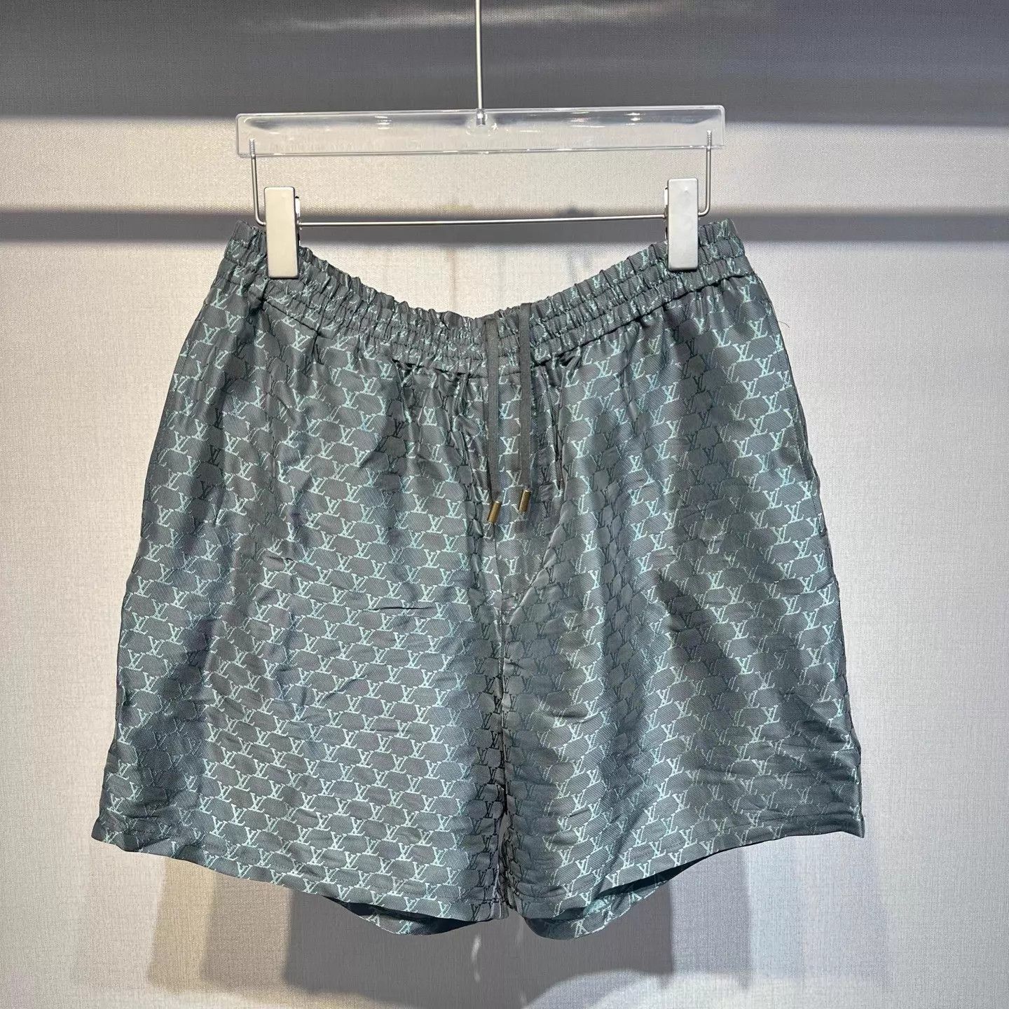 Louis Vuitton Louis Vuitton Gray Monogram Print Silk Shorts 48 NWT Size US 32 / EU 48 - 2 Thumbnail