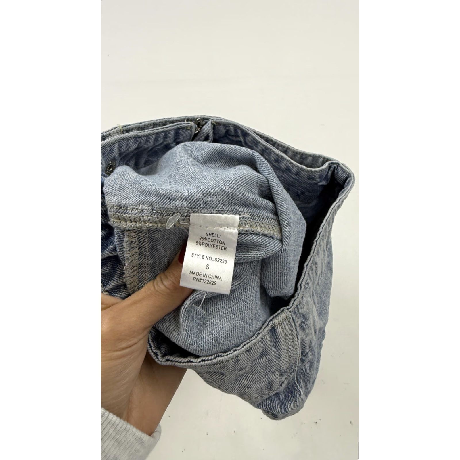 Agolde VINTAGE GOLDEN Denim Skort Womens S Light Wash Wrap Front Raw Hem S2239 Size 28" / US 6 / IT 42 - 4 Thumbnail