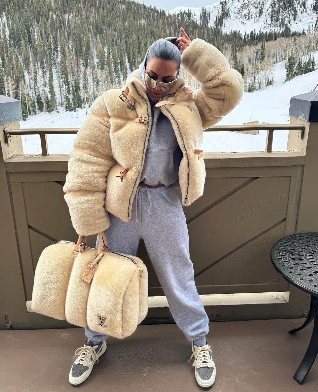Louis Vuitton Louis Vuitton Mink Keepall Bandoulière 50 (Shearling) Duffle Size ONE SIZE - 4 Thumbnail