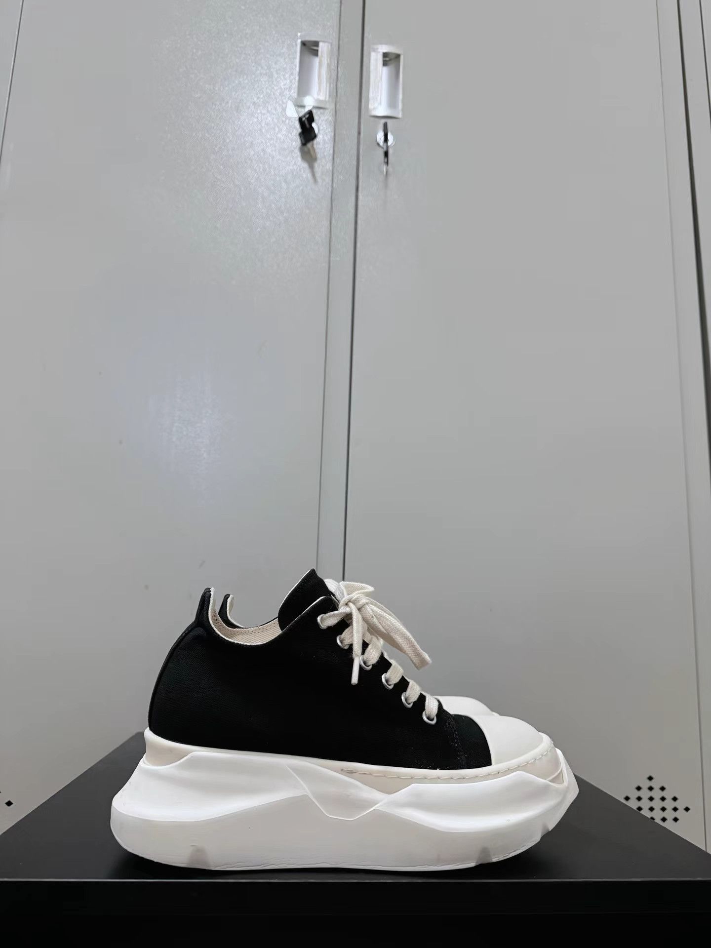 Rick Owens Rick Owens Abstract sneakers with tank sole, Converse-style Size US 6 / IT 36 - 8 Thumbnail