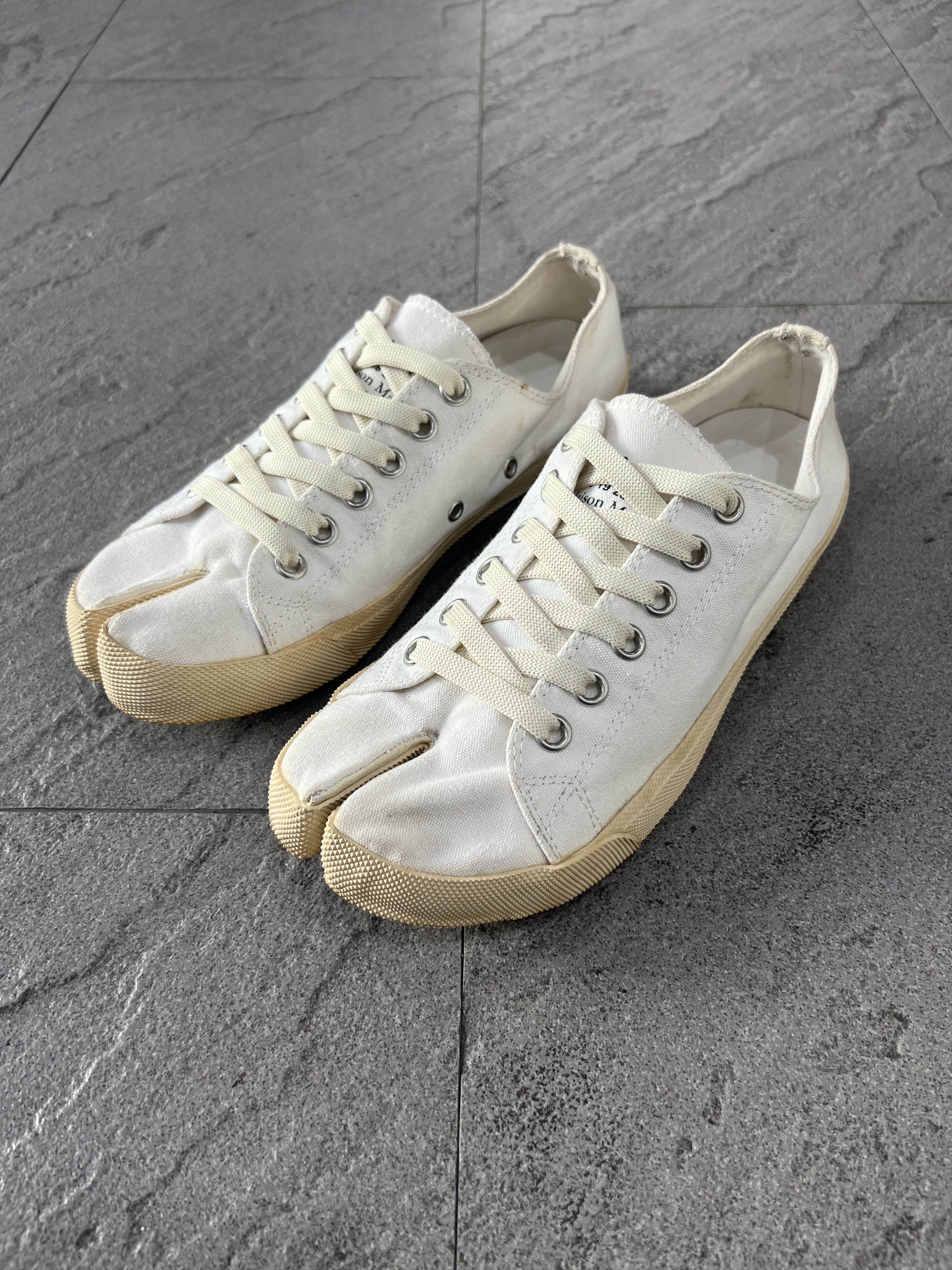 Maison Margiela Maison Margiela Tabi Canvas Low Top Sneaker White Gum EU40 Size US 7 / EU 40 - 2 Thumbnail
