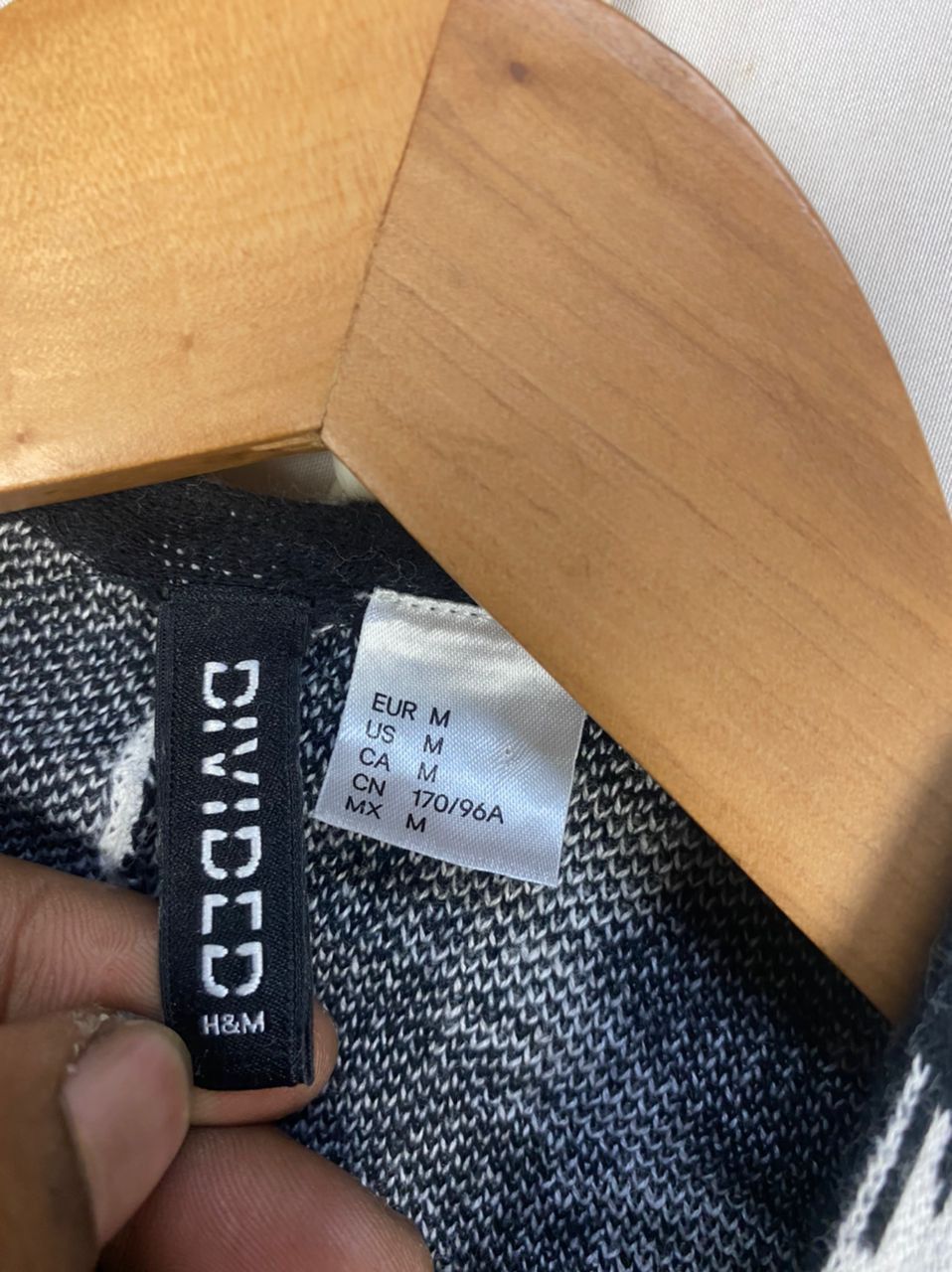 H&M × Native H&M ponchos native fullprint Size US M / EU 48-50 / 2 - 4 Thumbnail