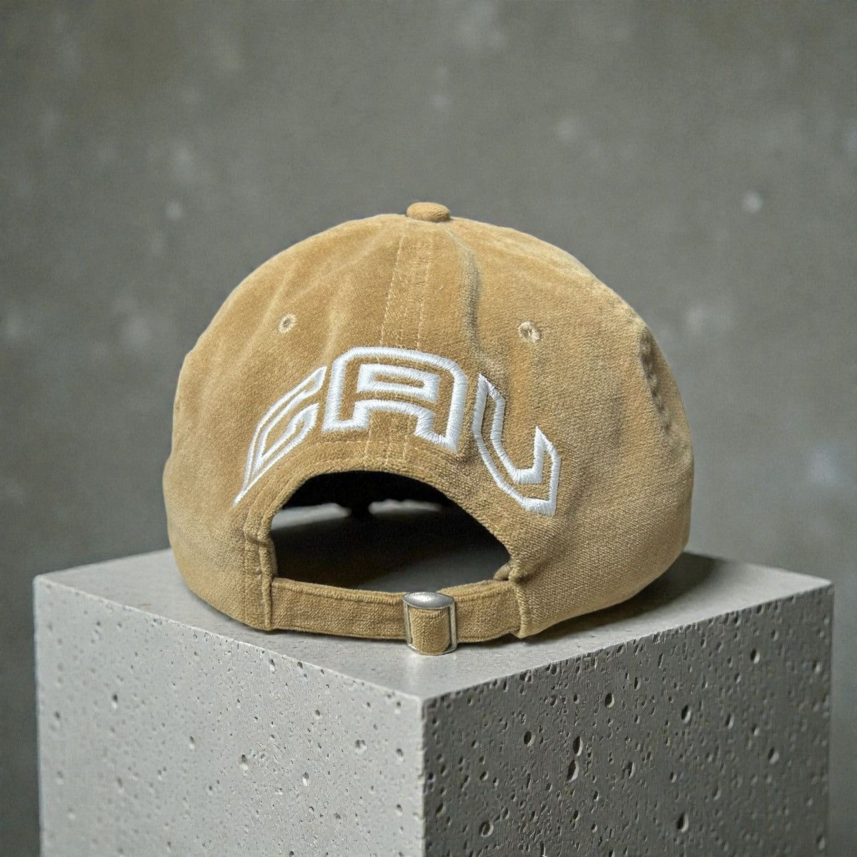 Cav Empt Cav Empt (C.E) Velvet / Velour Logo Cap Beige Size ONE SIZE - 2 Thumbnail