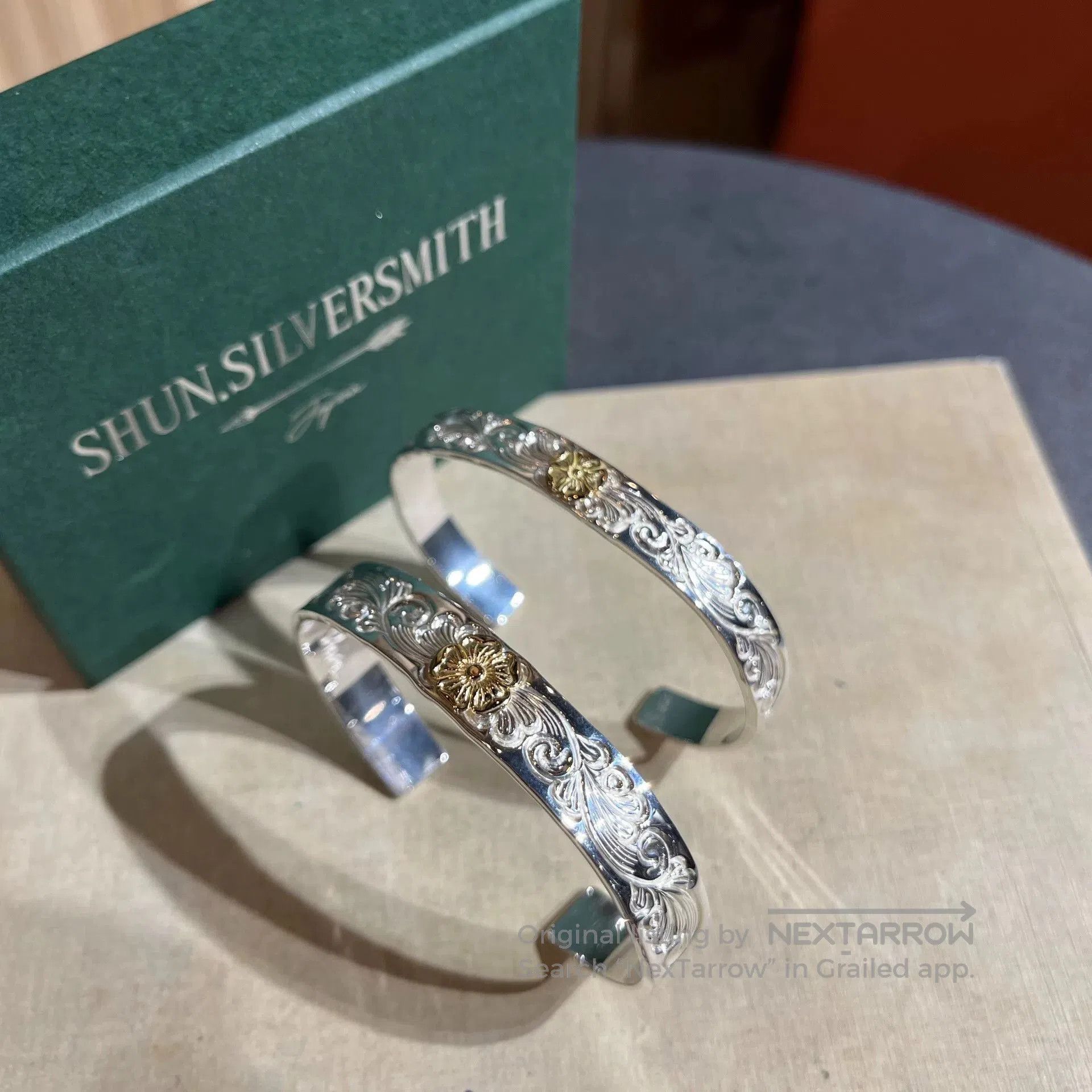 Larry Smith elegant silver and gold floral cuff bracelet. Size ONE SIZE - 2 Thumbnail