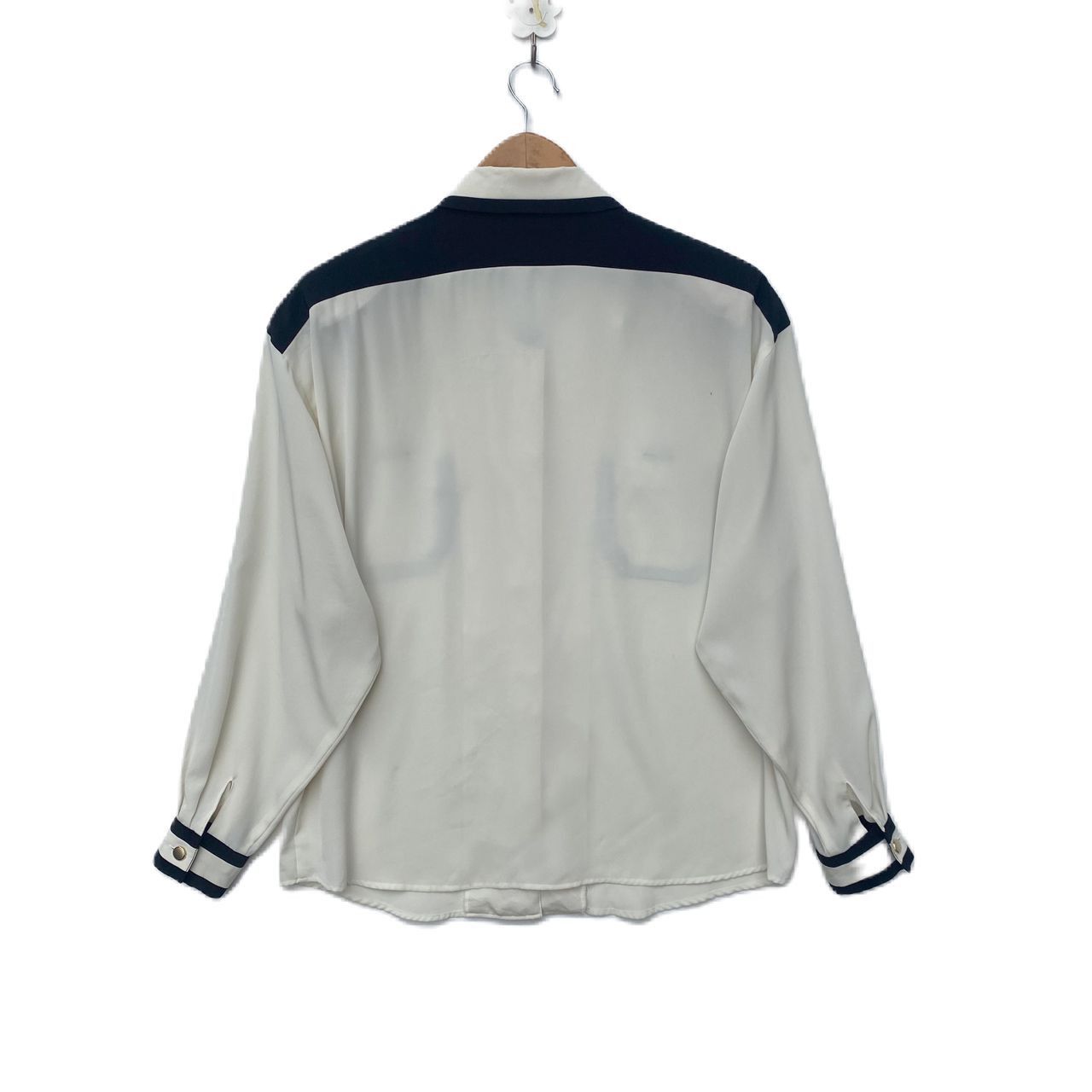 Vintage VINTAGE BLOUSE MEDIUM SIZE CREAM WHITE COLOUR Size M / US 6-8 / IT 42-44 - 2 Thumbnail