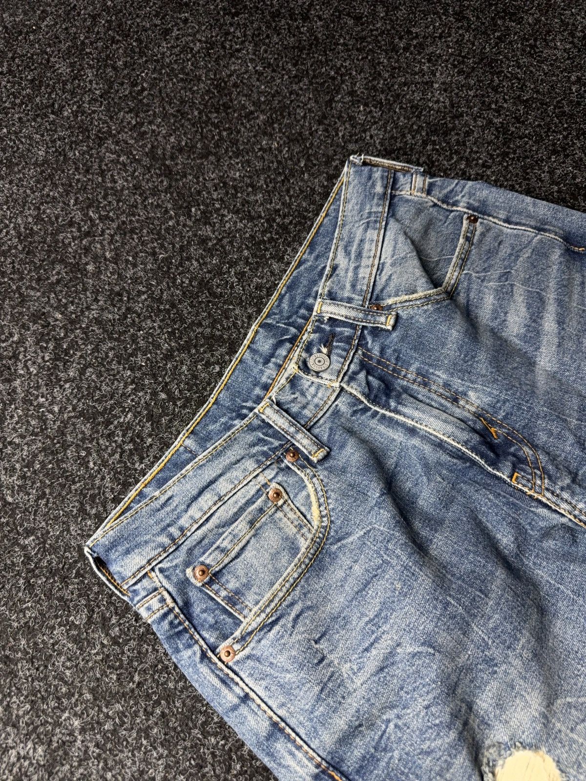Levi's Retro Levi’s 501 Original Fit Distressed Light Wash Jeans Size US 31 - 7 Thumbnail