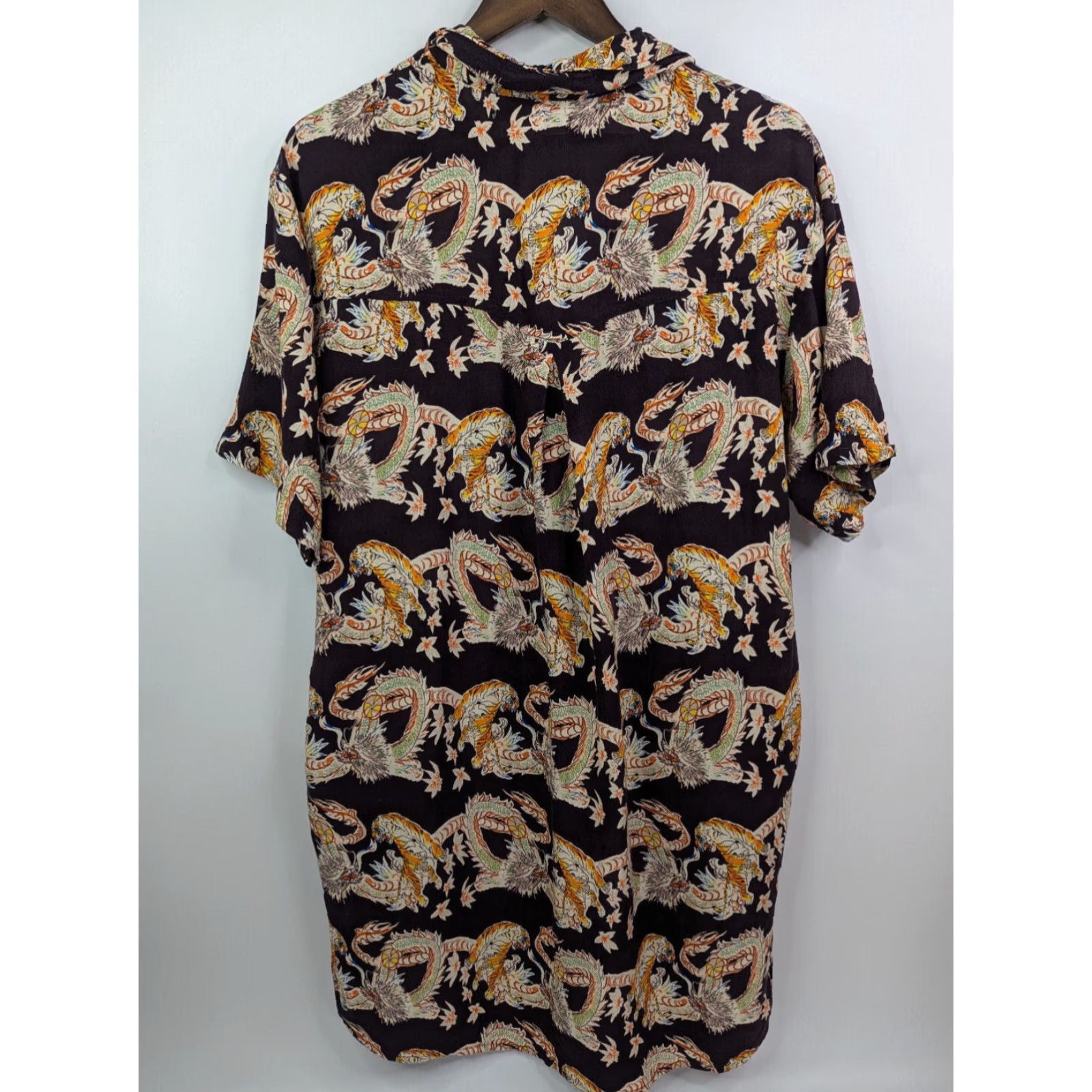 Urban Outfitters Urban Outfitters Dragon & Tiger Battle Print Button Shirt Dress Pockets Medium Shirt Mens M Multicolor Short Sleeve Button-Up Rayon Size 40R - 3 Thumbnail