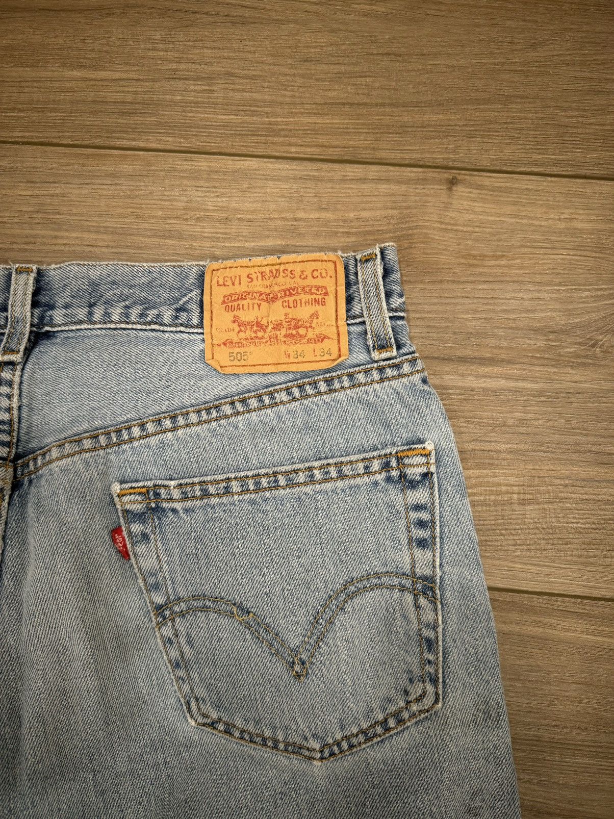 Levi's × Vintage Vintage distressed Levi 505 jeans Size US 34 / EU 50 - 6 Thumbnail