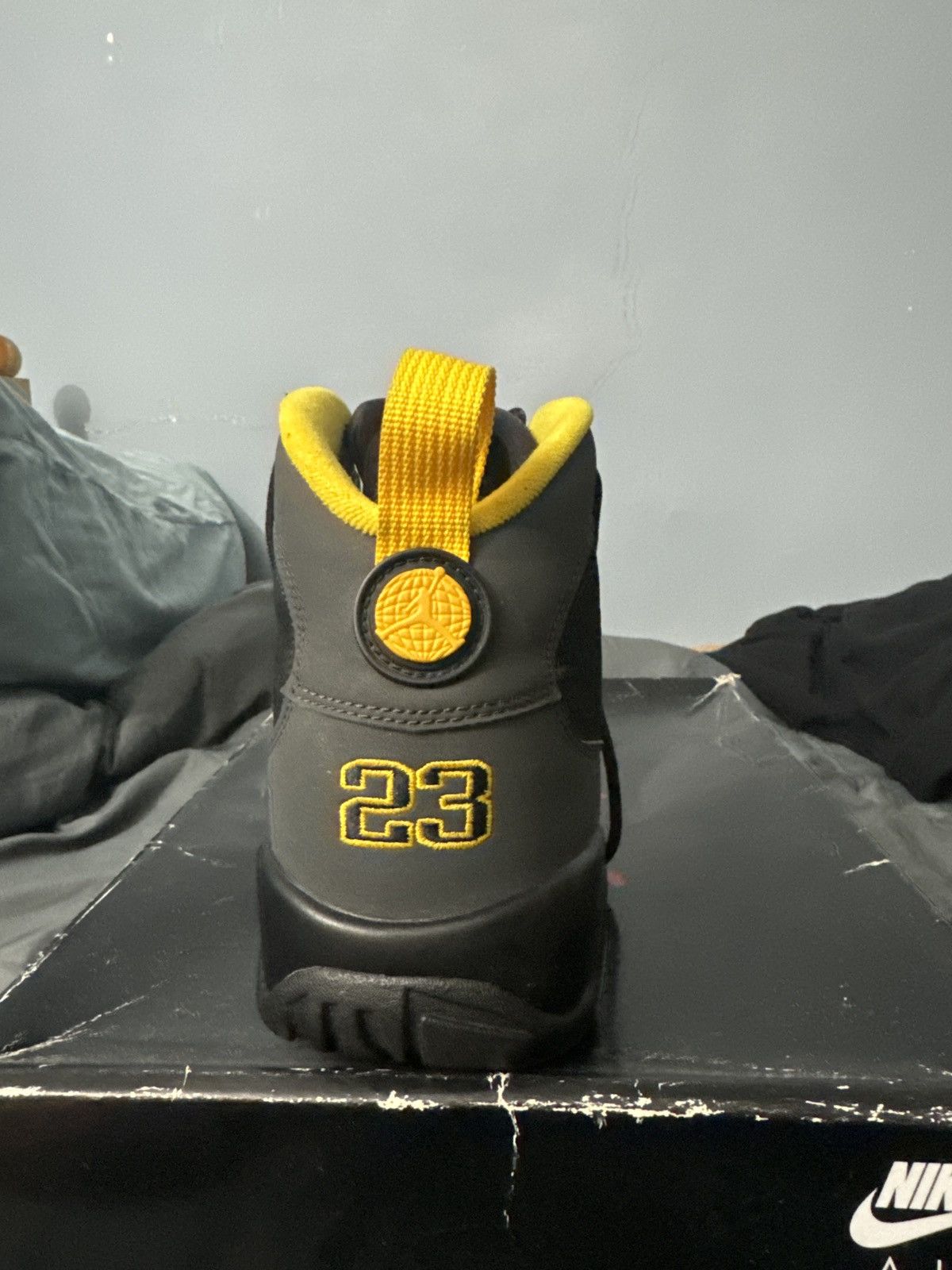 Jordan Brand Air Jordan 9 university gold Size US 9 / EU 42 - 3 Thumbnail
