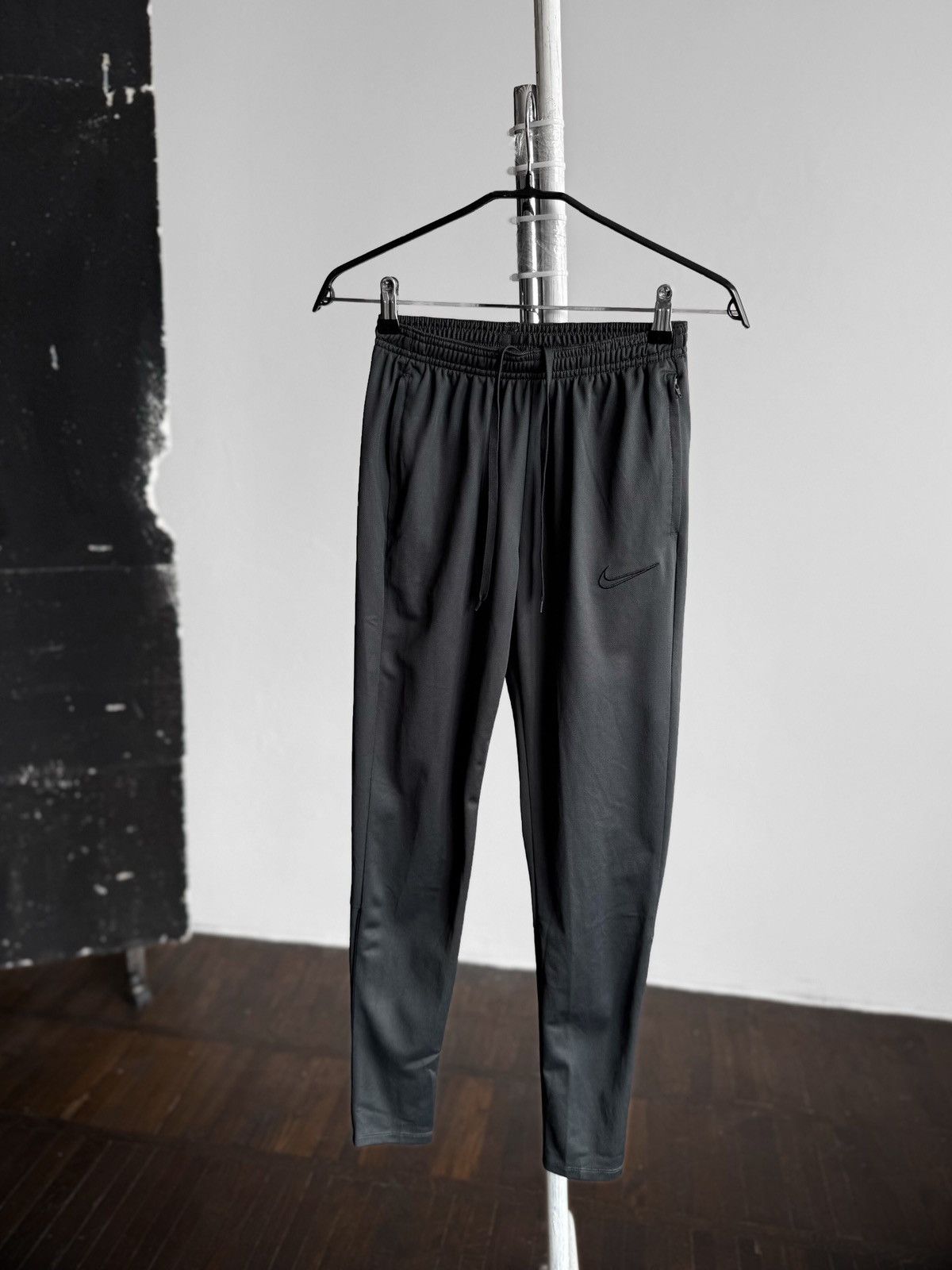 Nike Nike Dark Gray Football Track Pants Dri-Fit Elastic Waist Size 26" / US 2 / IT 38 - 5 Thumbnail