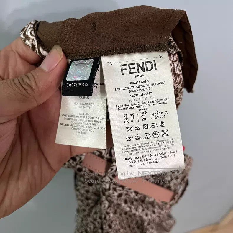 Fendi Fendi Silk Shorts, with Gold Buckle Double F Belt Size 26" / US 2 / IT 38 - 5 Thumbnail