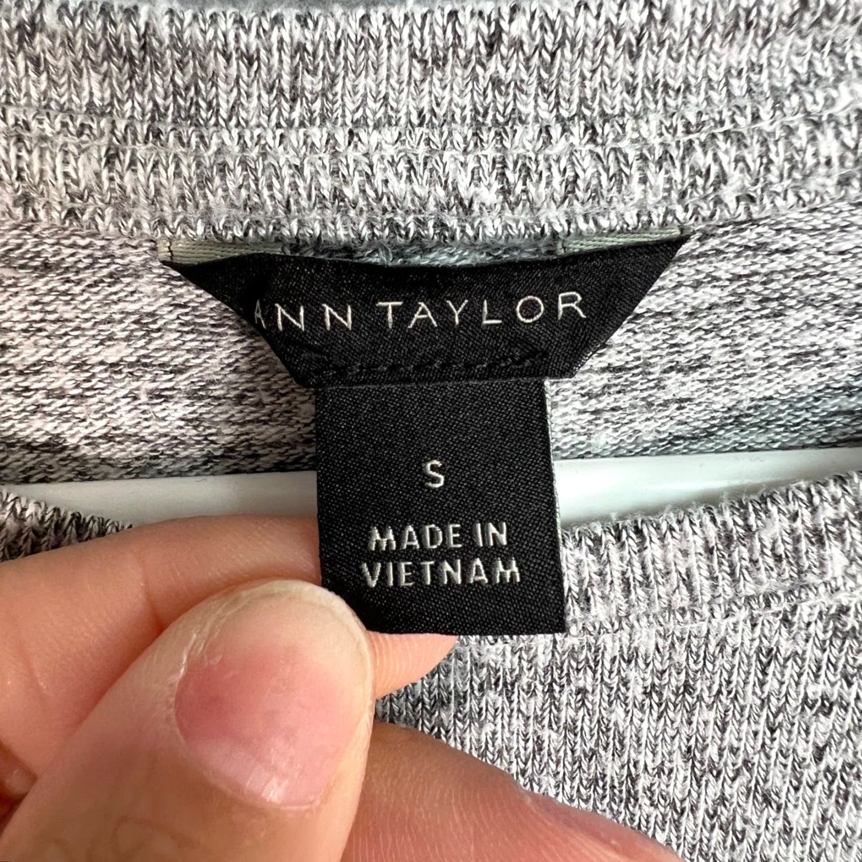 Ann Taylor VINTAGE Ann Taylor Womens Top Gray Long Sleeve Round Neck Pullover Size S Small Shirt Womens Size S / US 4 / IT 40 - 3 Thumbnail