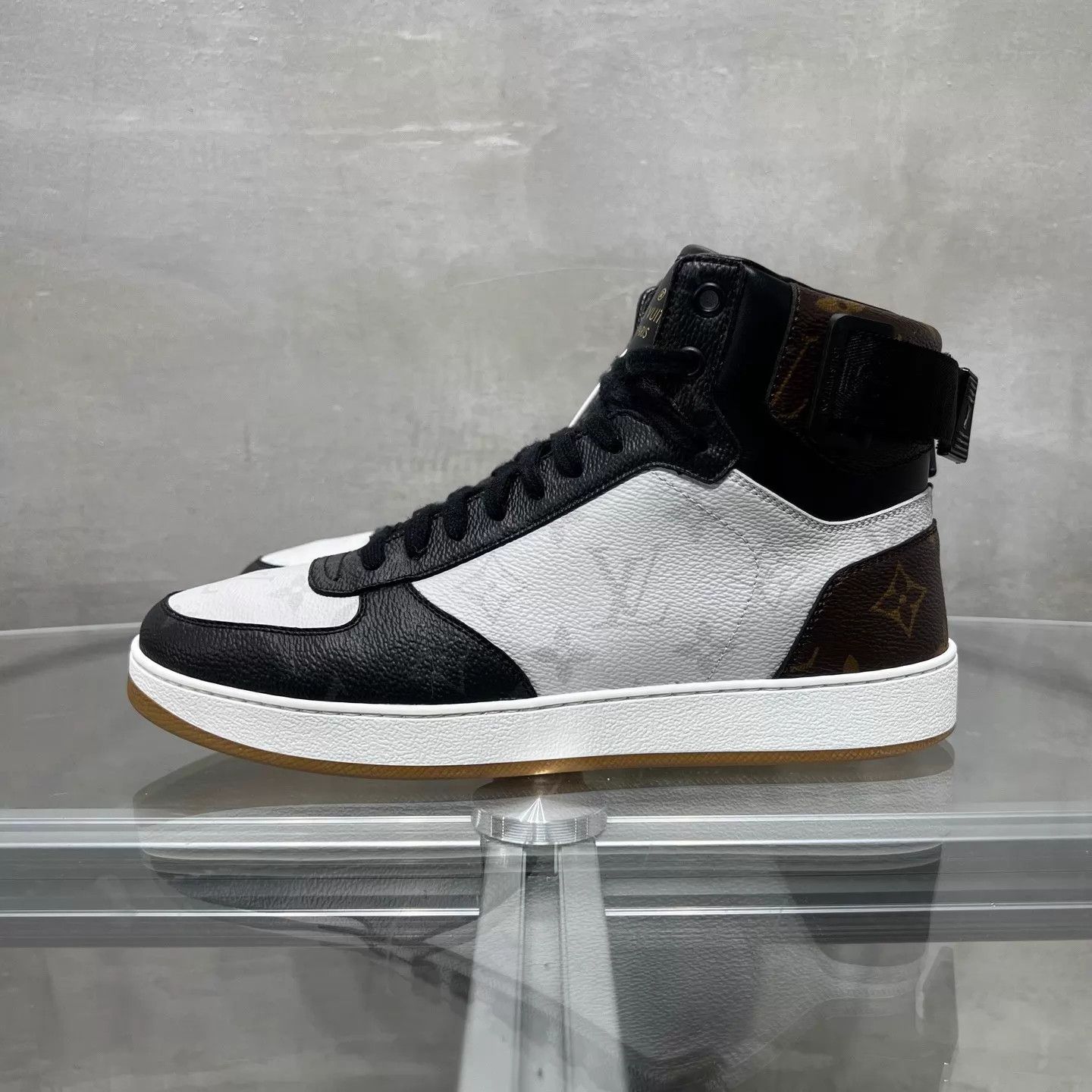 Louis Vuitton LV Rivoli high-top casual board shoe black/white UK5 Size US 6 / EU 39 - 3 Thumbnail