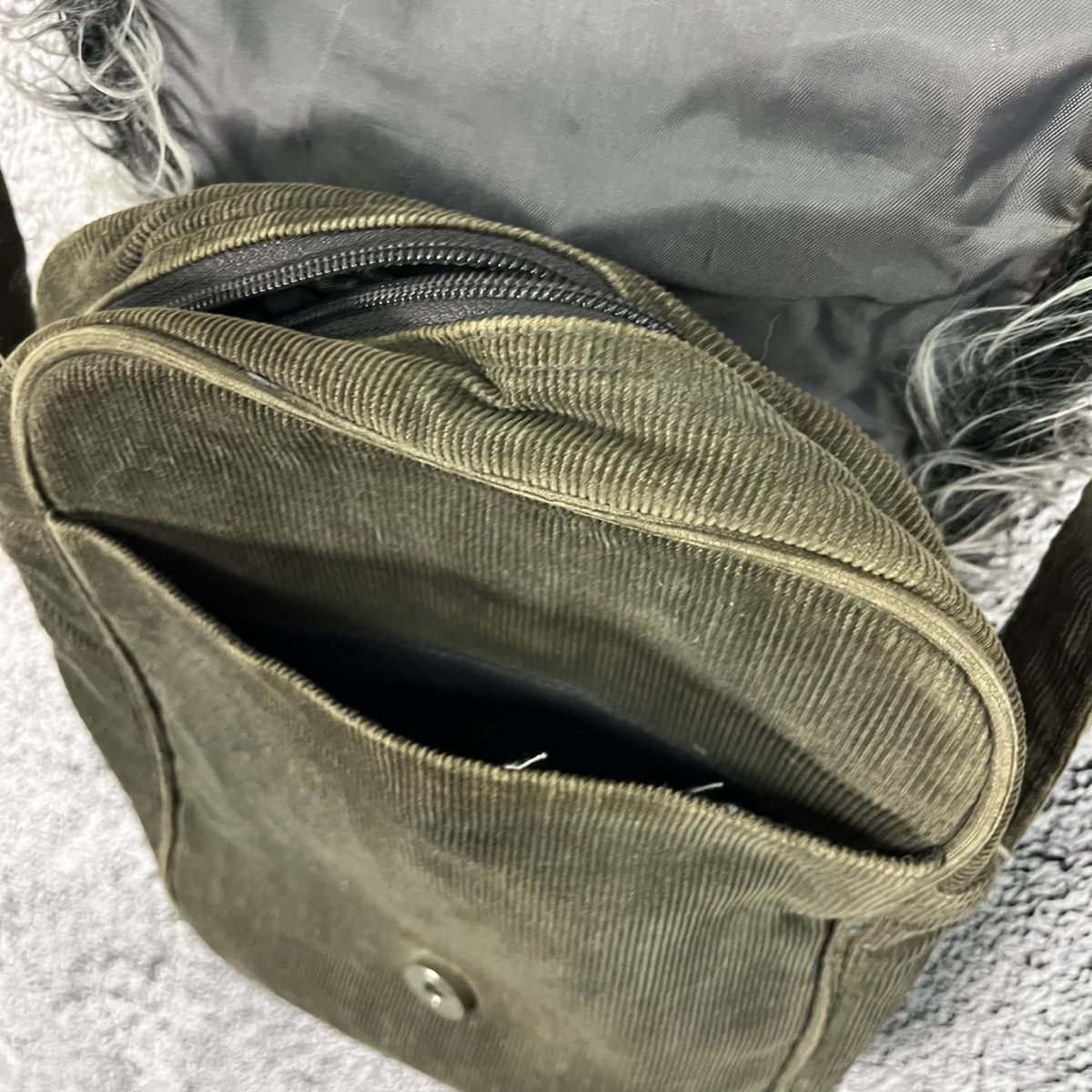 Vintage 🦖VINTAGE🦖 Animal Dark Green Crossbody fur corduroy Bag Size ONE SIZE - 8 Thumbnail