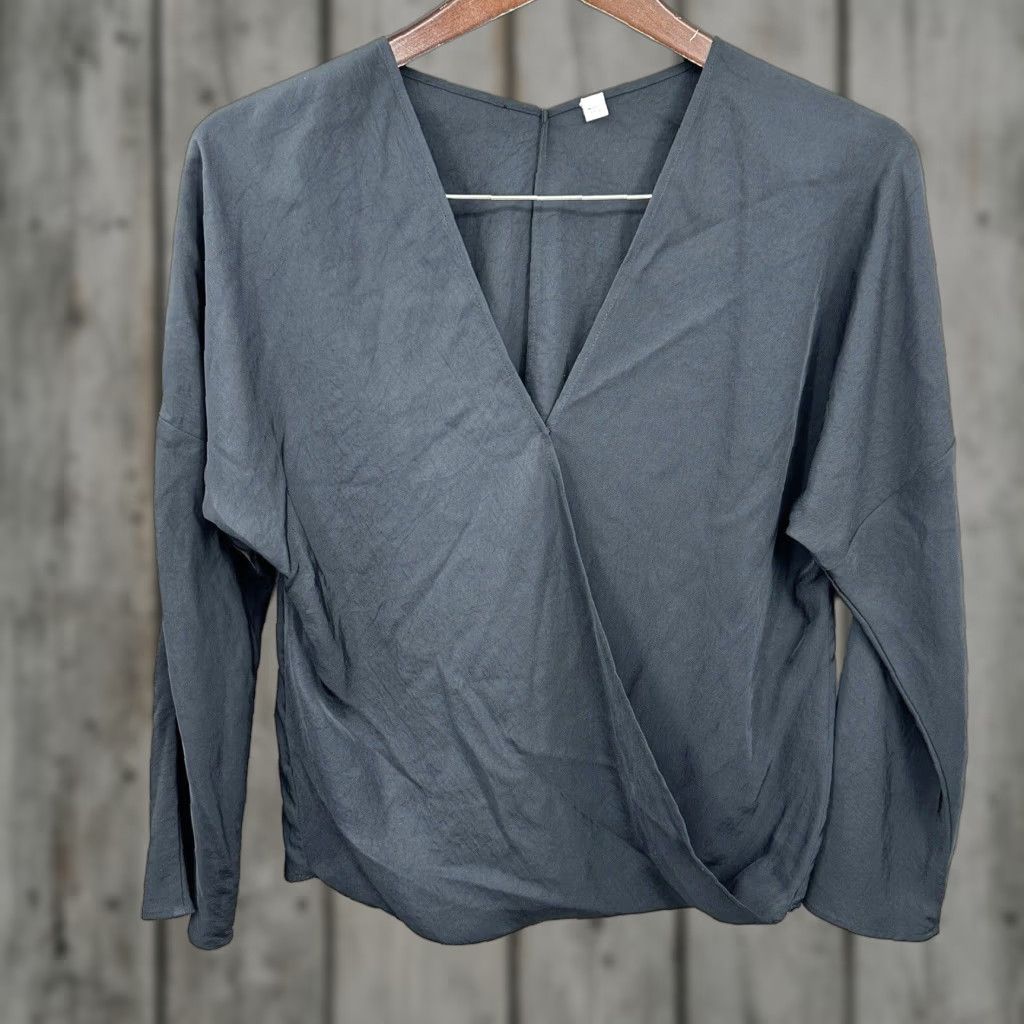 Vince Vince Blouse Womens XS V Neck Faux Wrap Front Black Silky Basic Classic Designer Mens? Women? Wait. Size XS / US 0-2 / IT 36-38 - 1 Thumbnail