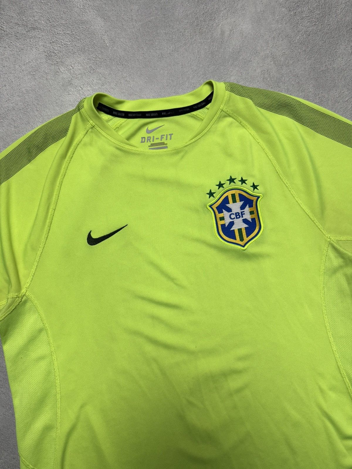 Nike Brazil 2013 2014 Football Shirt Soccer Jersey Nike Size US L / EU 52-54 / 3 - 3 Thumbnail
