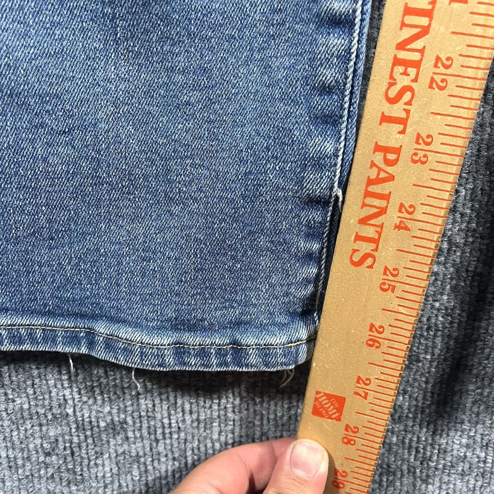 Good American Good American Jeans Women 15 Slim Distressed Straight Denim Blue 27in Inseam Size 15 Regular Womens Jeans BLUE800 Size 36" / US 14 / IT 50 - 4 Thumbnail