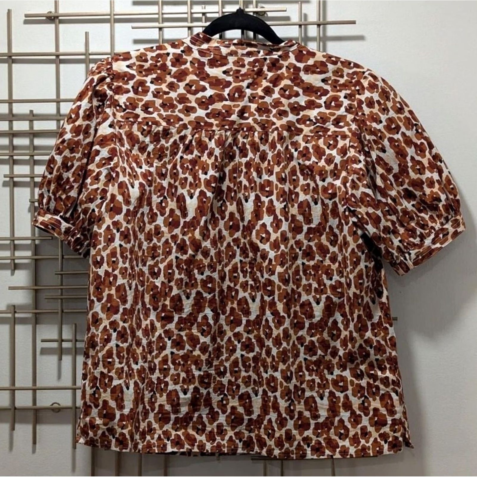 Nine West Nine West Blouse Shirt Women's L Floral Short Sleeve Button Up V Neck Office Wear EUC Brown Size L / US 10 / IT 46 - 4 Thumbnail