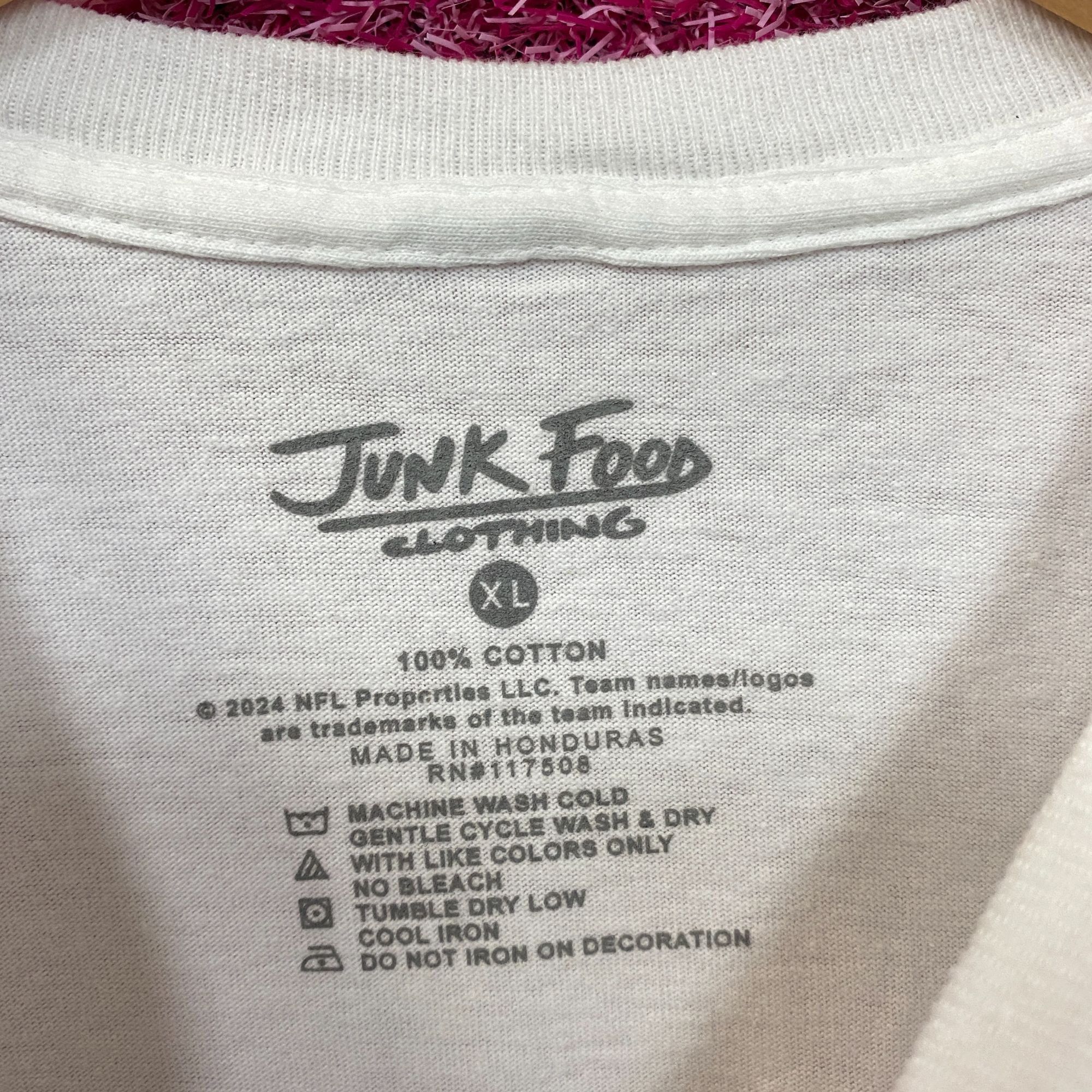 Junk Food Junk Food NFL Houston Texas Throwback Helmet Logo T- Shirt X Size US XL / EU 56 / 4 - 4 Thumbnail