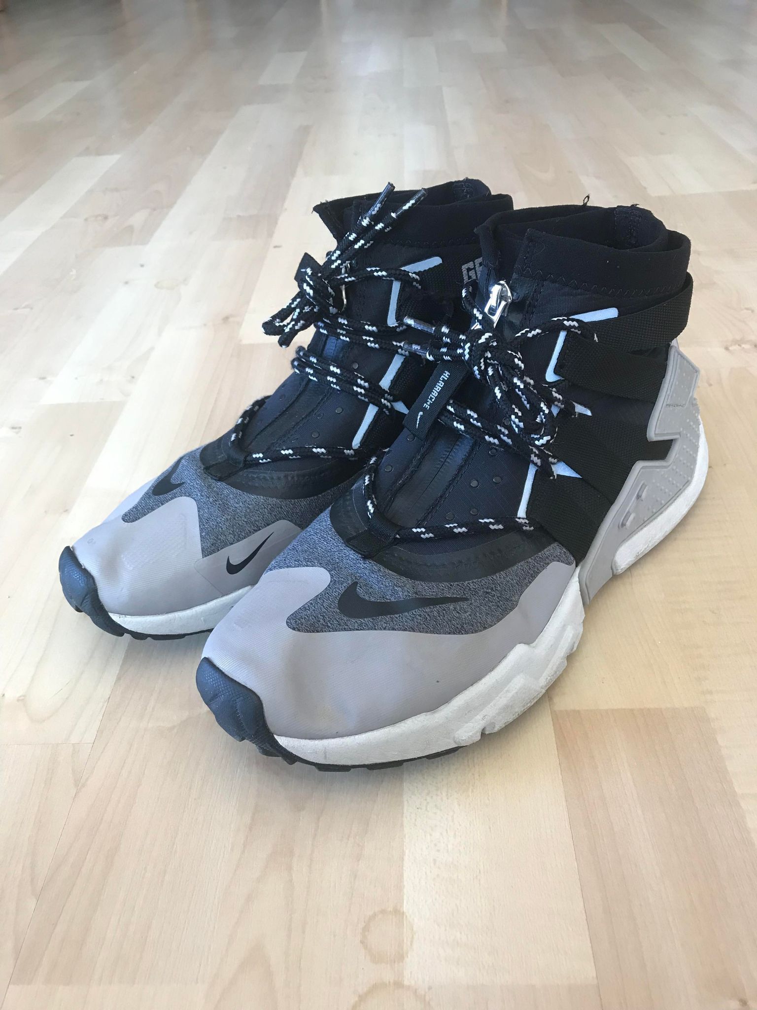 Nike Nike Air Huarache Gripp Atmosphere Grey Reflective Size US 10.5 / EU 43-44 - 2 Thumbnail
