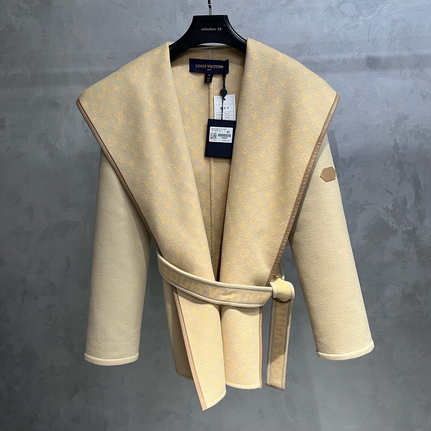 Louis Vuitton Louis Vuitton Camel Logo Belted Short Coat Size US XS / EU 42 / 0 - 1 Thumbnail