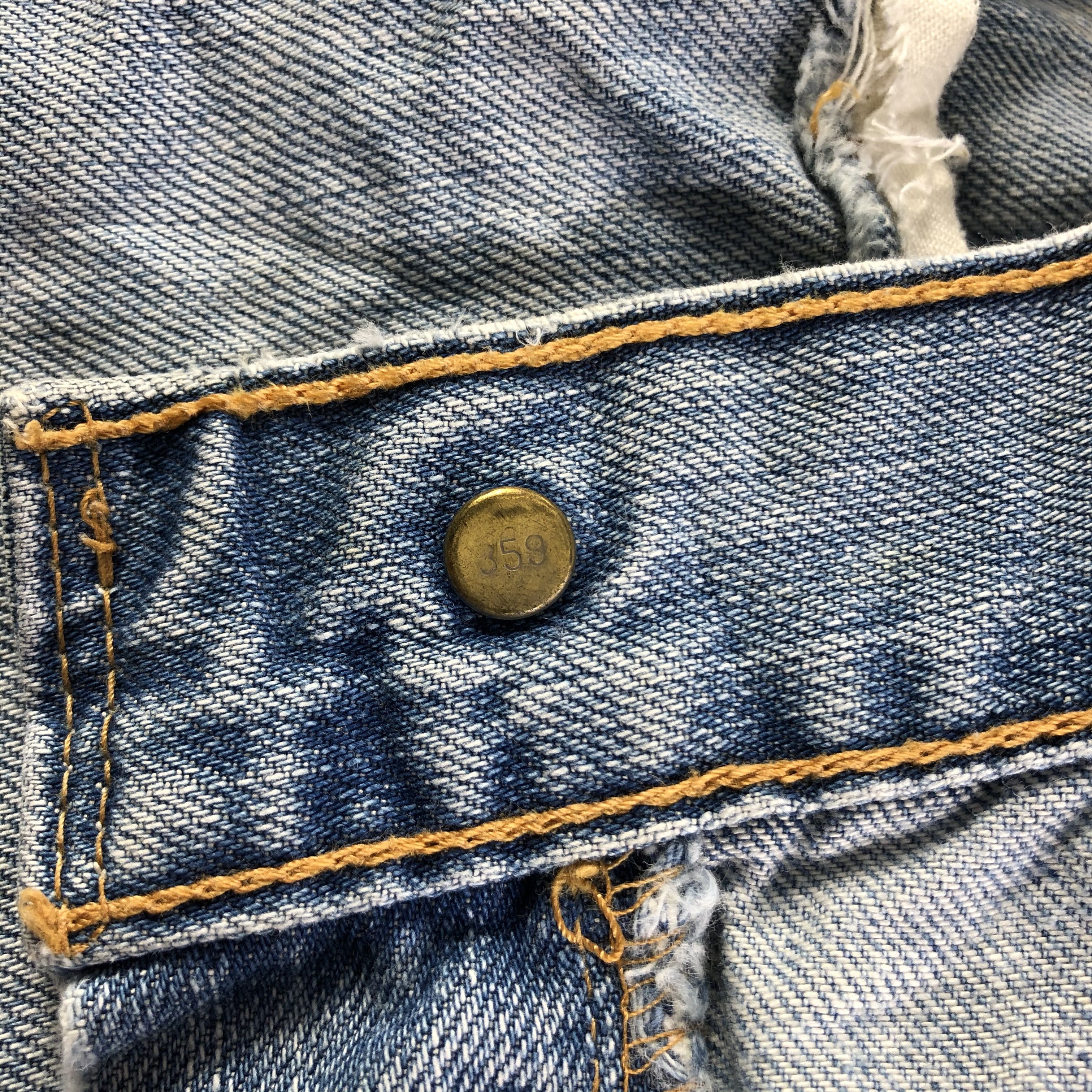 Levi's Vintage Levis 501 Jeans Medium Wash Denim KJ2137 Size US 32 / EU 48 - 9 Thumbnail