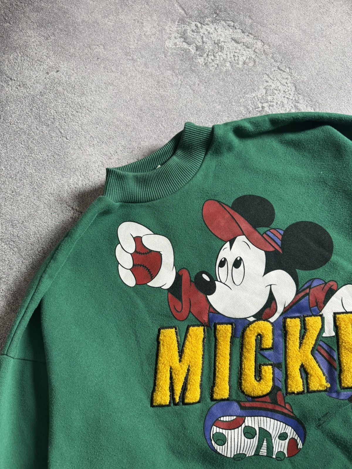 Disney AMERICANWEAR Disney vintage retro MICKEY sweatshirt jumper Size US M / EU 48-50 / 2 - 2 Thumbnail