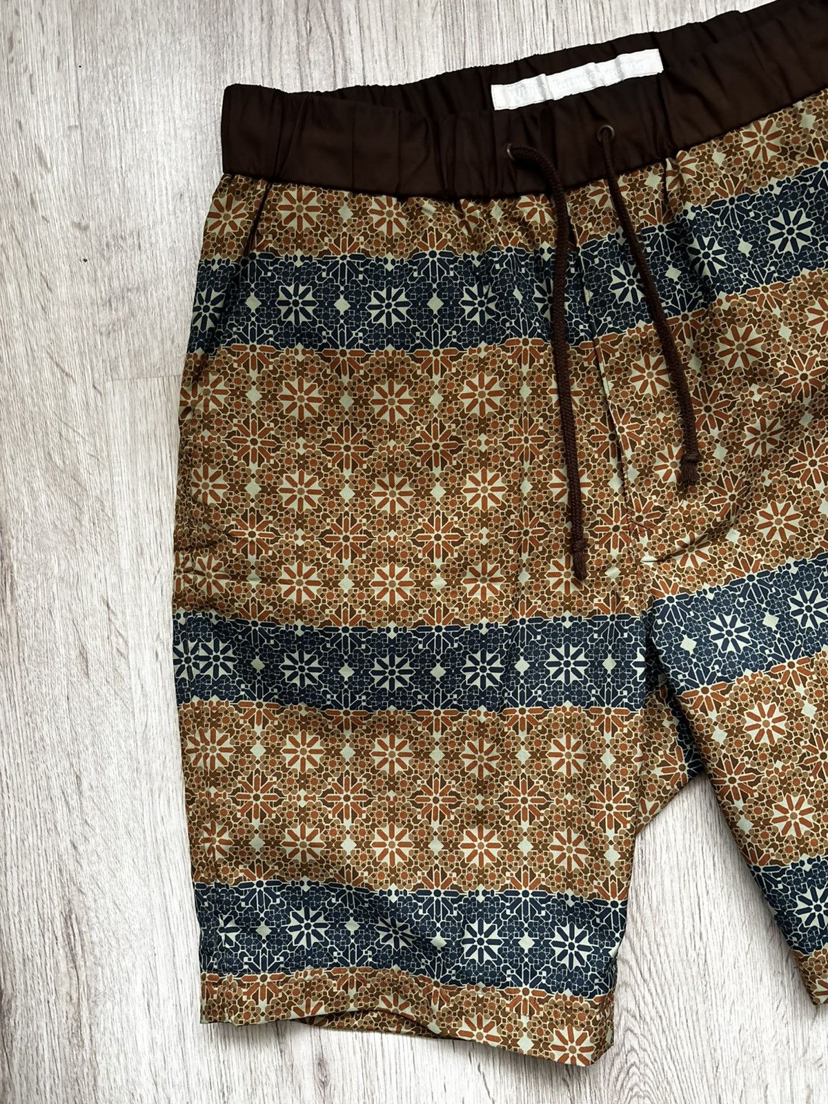 White Mountaineering White Mountaineering Patterned Shorts Made in Japan Size 0 S Size US 29 - 3 Thumbnail